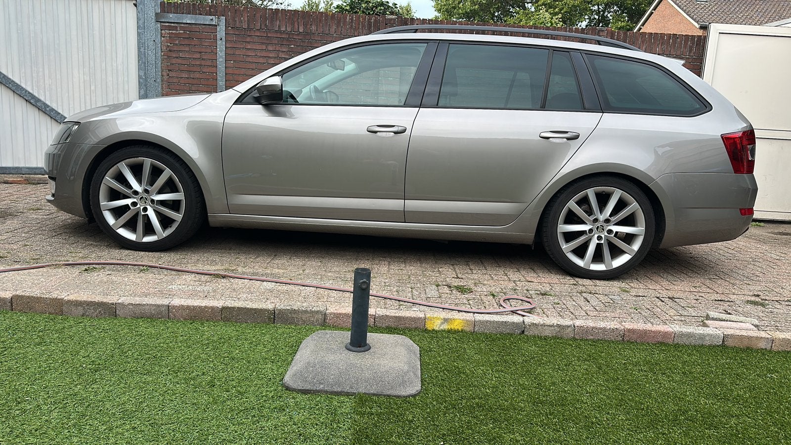 18 inch velgen skoda octavia met zomerbanden, Auto-onderdelen, Ophalen, 18 inch, Velg(en), Zomerbanden