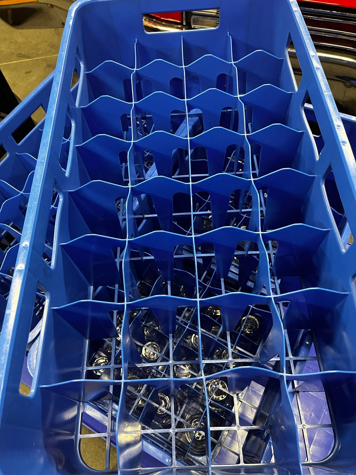 Blauwe glaskratten voor 32 bierglazen - Nette staat, Ophalen, Gebruikt, 40 tot 60 cm, 50 tot 75 cm
