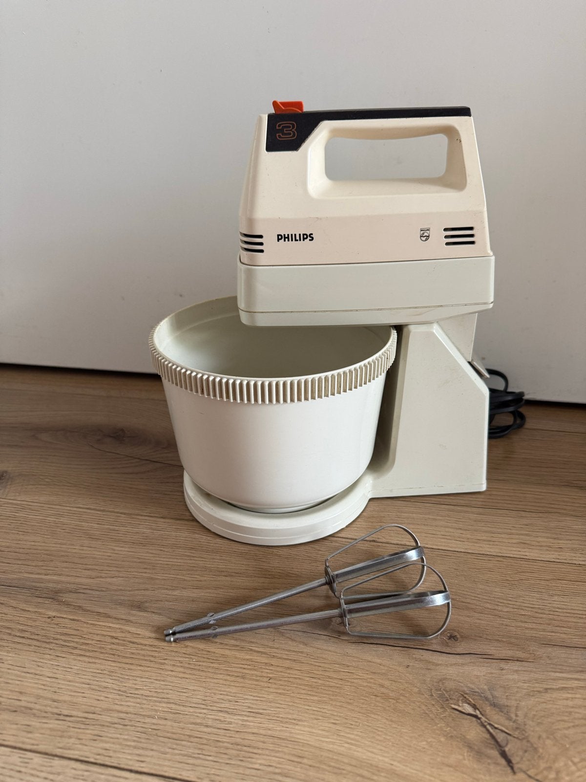 Vintage Philips handmixer met kom - Retro keukenmachine, 2 tot 3 liter, Ophalen, Gebruikt, 3 snelheden of meer