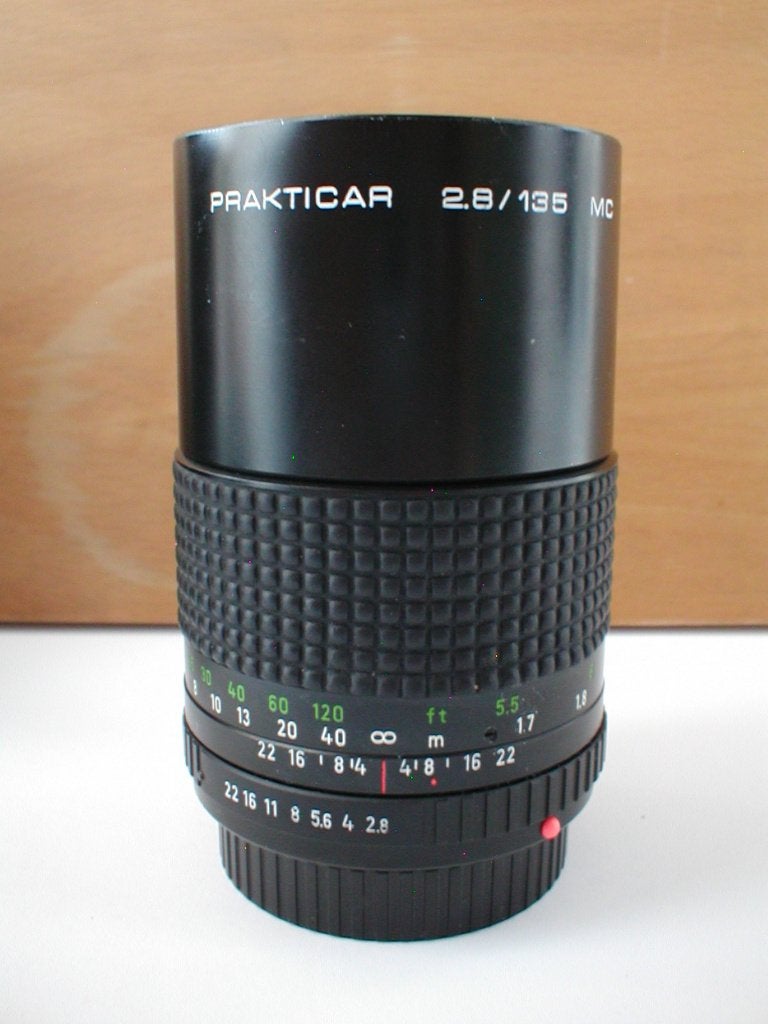 Pentacon Prakticar MC 135mm F/2.8 lens, Audio, Tv en Foto, Fotografie | Lenzen en Objectieven, Overige merken, Gebruikt, Beschermhoes/tas