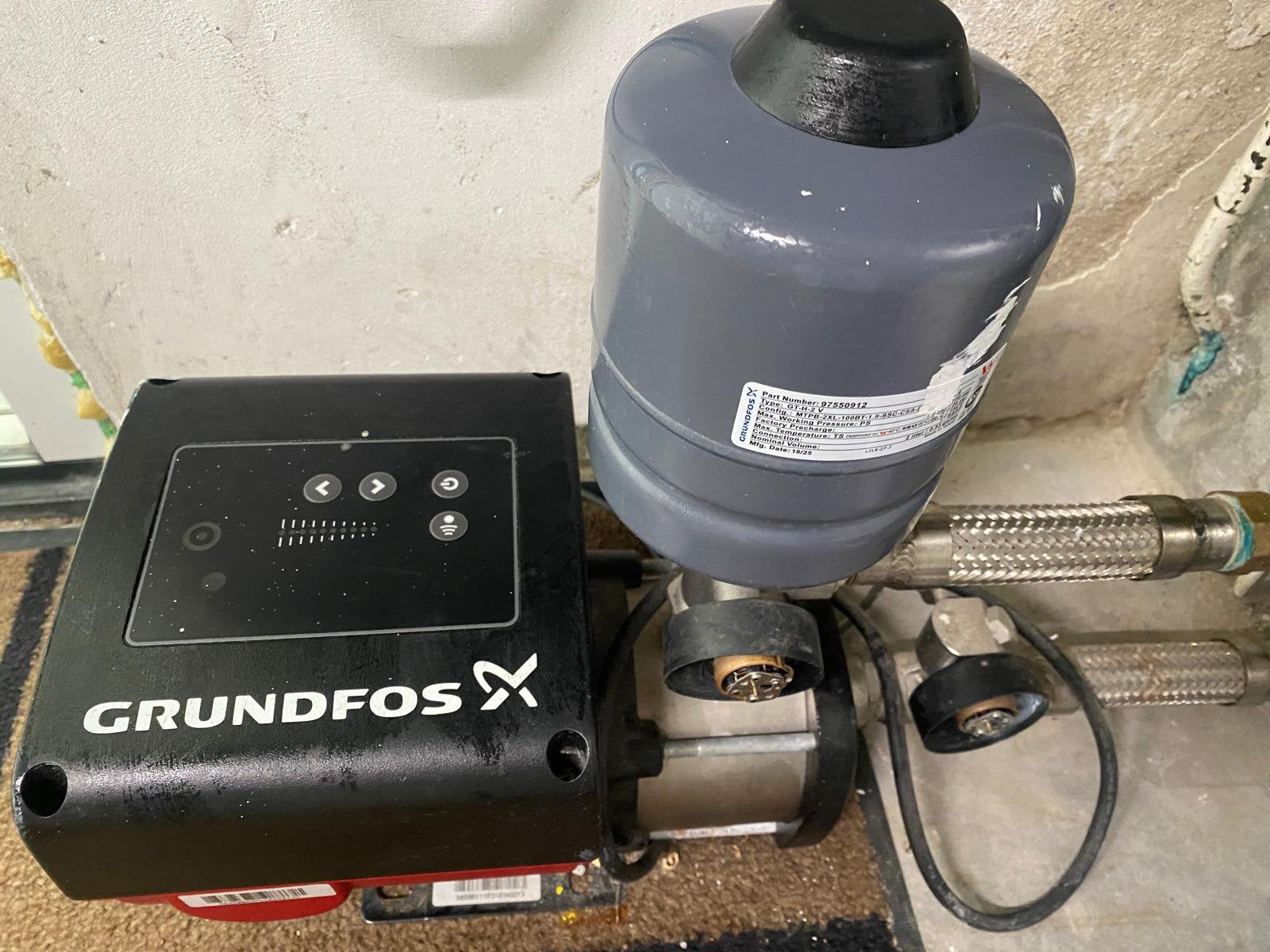 Grundfos CMBE 3-62 hydrofoorpomp, Tuin en Terras, Ophalen, Zo goed als nieuw, Hydrofoorpomp