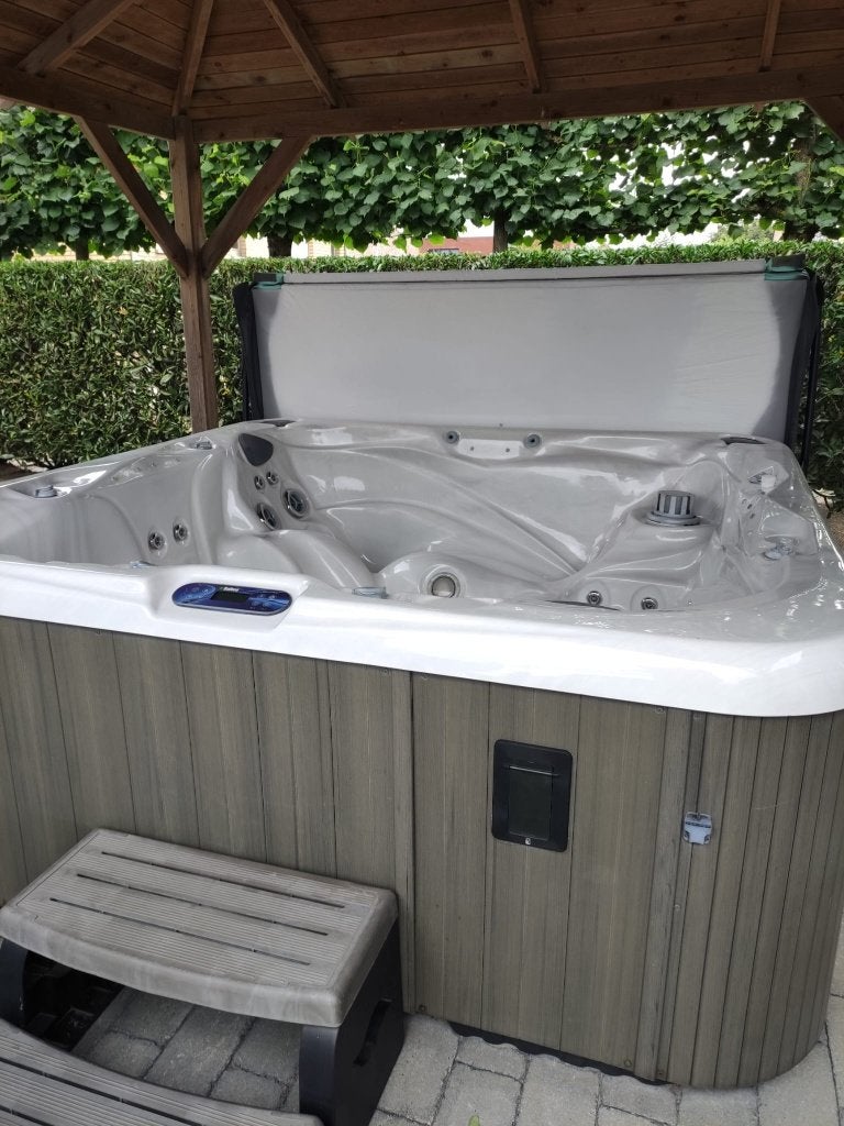 Jaccuzzi, Ophalen, Trap