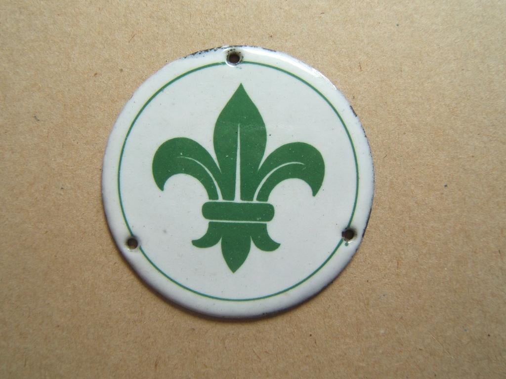 scouting padvinders emaille deurpost embleem in nieuw staat, Verzamelen, Scouting, Verzenden, Embleem, Speld of Insigne