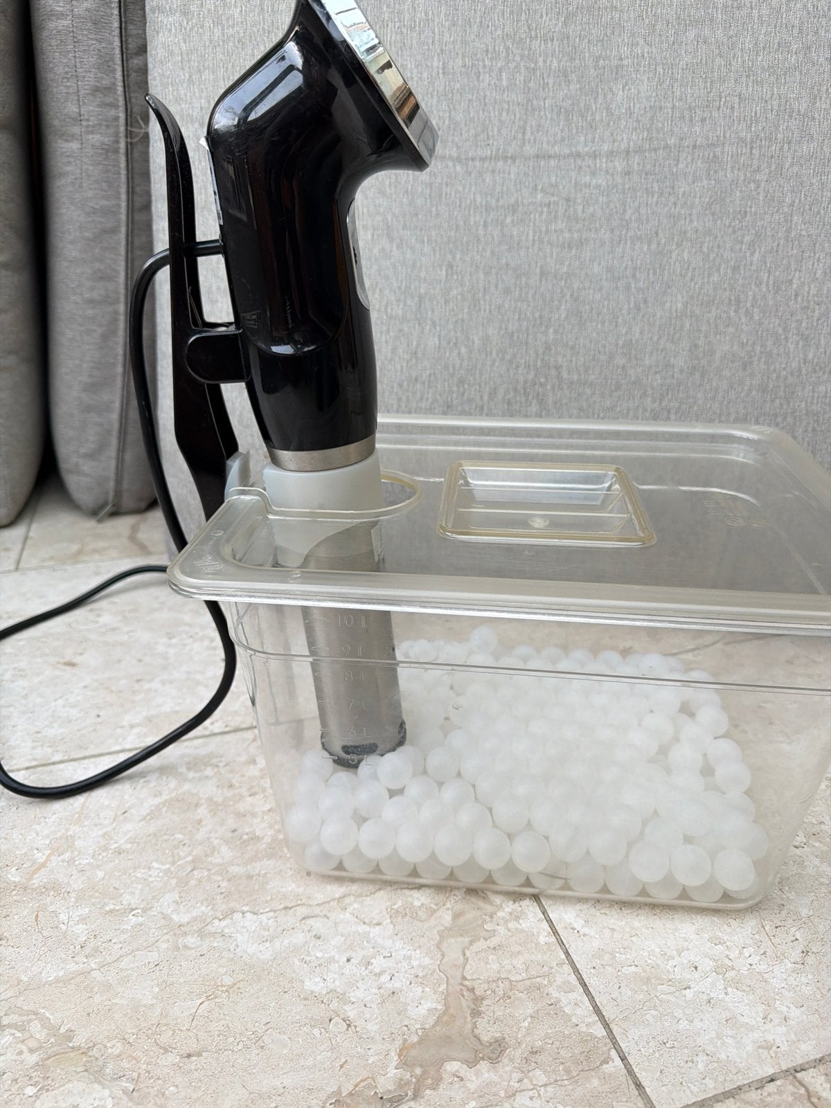 Biolomix 1500W Sous Vide met bak en isolerende balletjes, Ophalen of Verzenden, Zo goed als nieuw