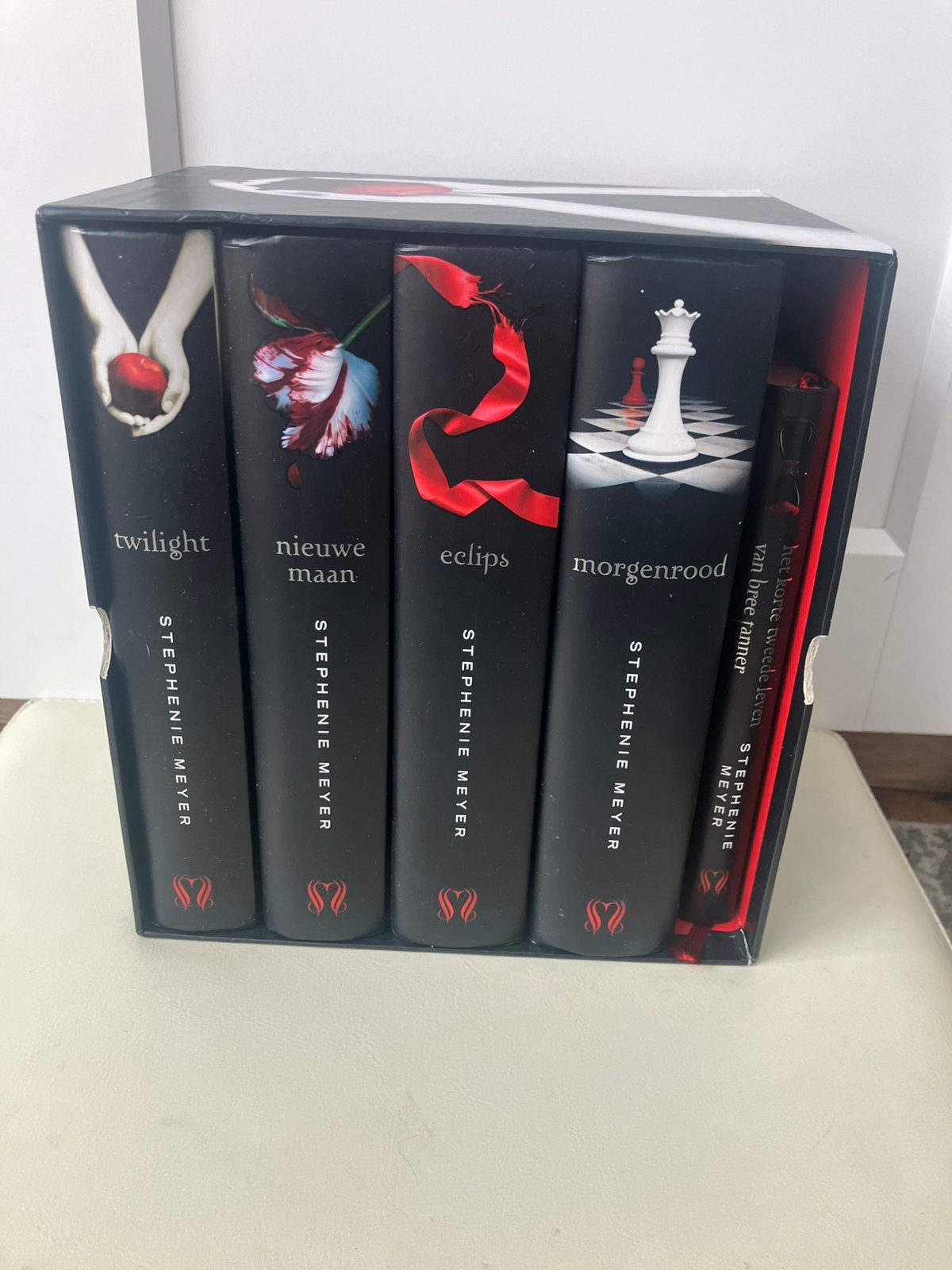 Nederlandse twilight box set 5 boeken, Boeken, Ophalen of Verzenden, Gelezen