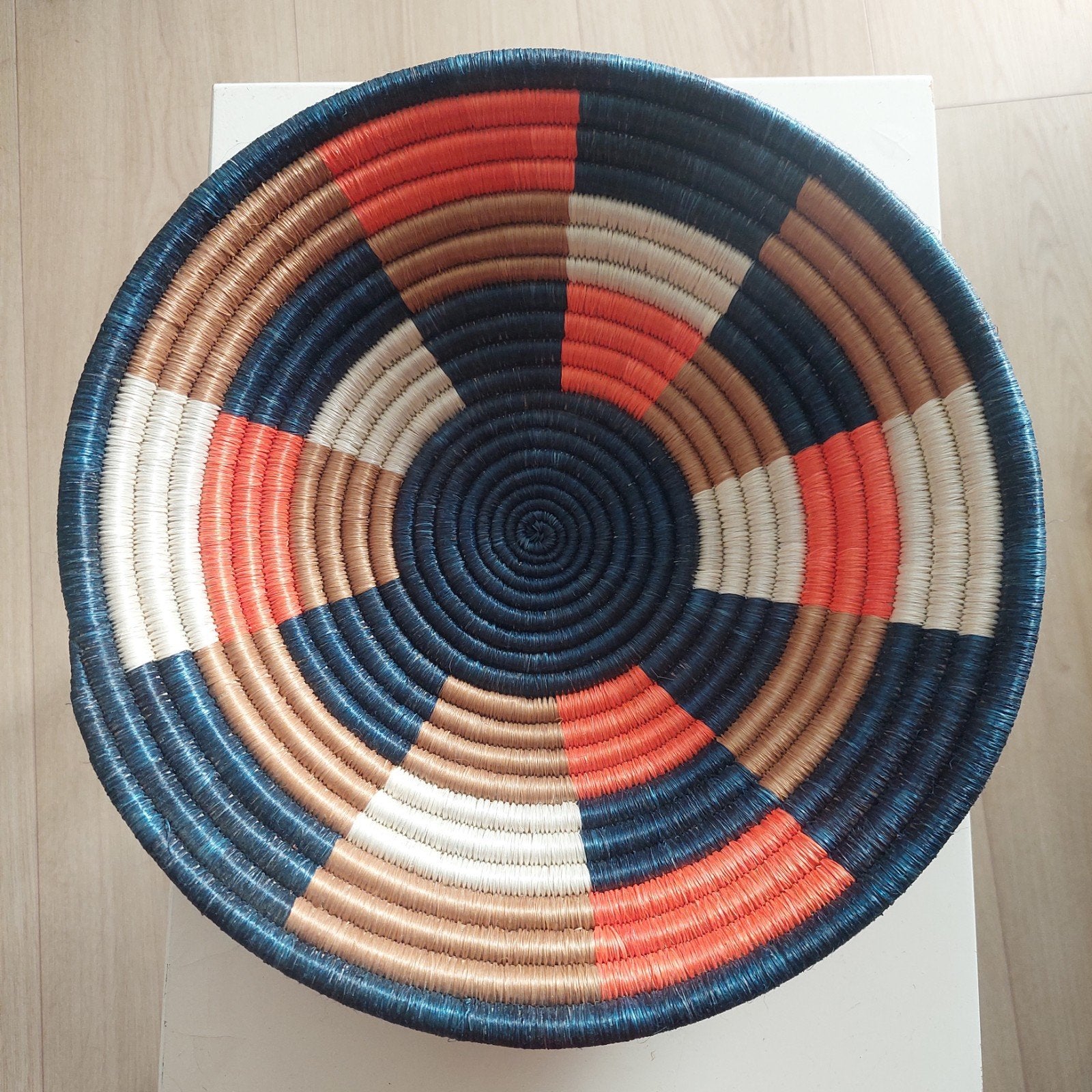Decoratieve rieten schaal/mand, rond, blauw/oranje/bruin, Ophalen of Verzenden, Rond