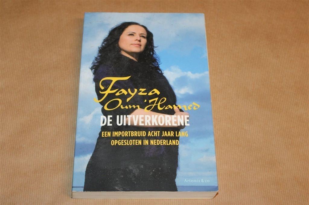 De Uitverkorene — Fayza Oum'Hamed [2009], Ophalen of Verzenden, Gelezen
