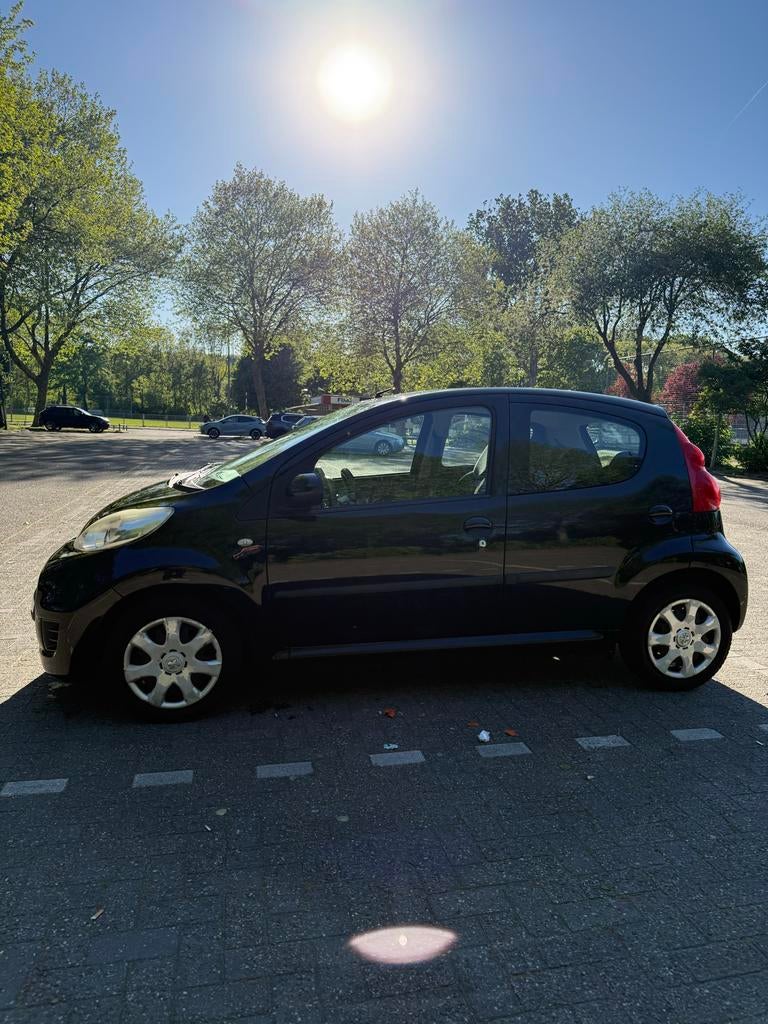 Peugeot 107 1.0 Benzine – Zuinig & Betrouwbaar- APK tot 2027, Voorwielaandrijving, 4 stoelen, Origineel Nederlands, Handgeschakeld