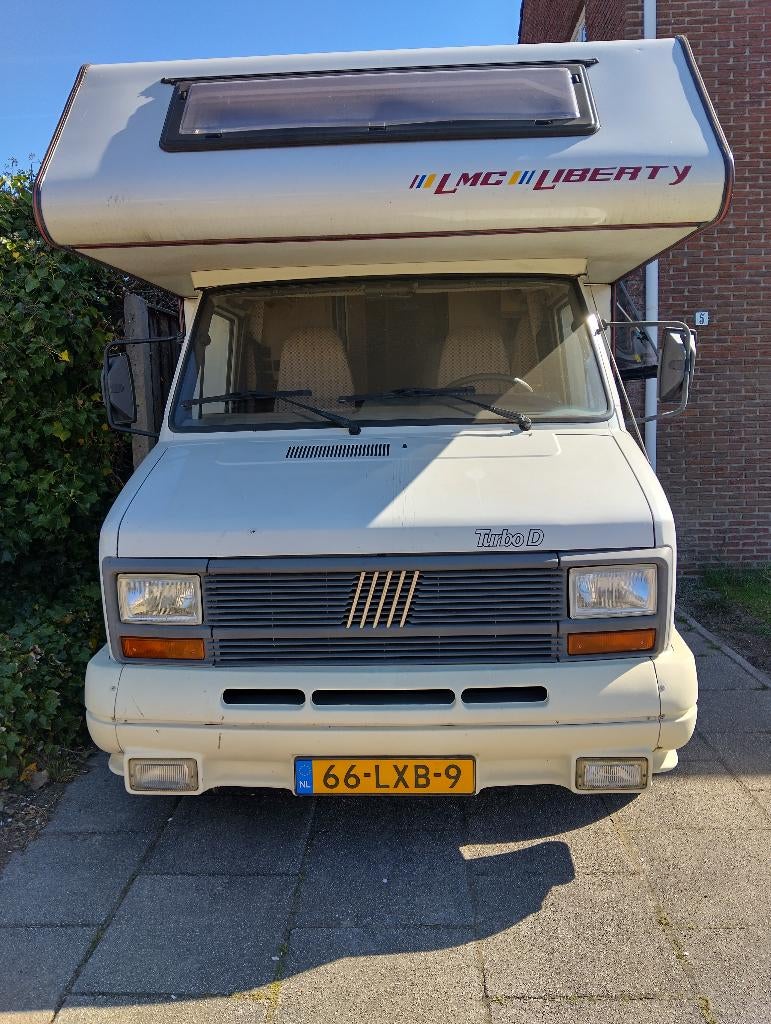 Camper 6-persoons LMC Liberty 6400 BJ 1990; 106.517 KM, Caravans en Kamperen, Campers, Alkoof, Ringverwarming, Fiat, Kluisje