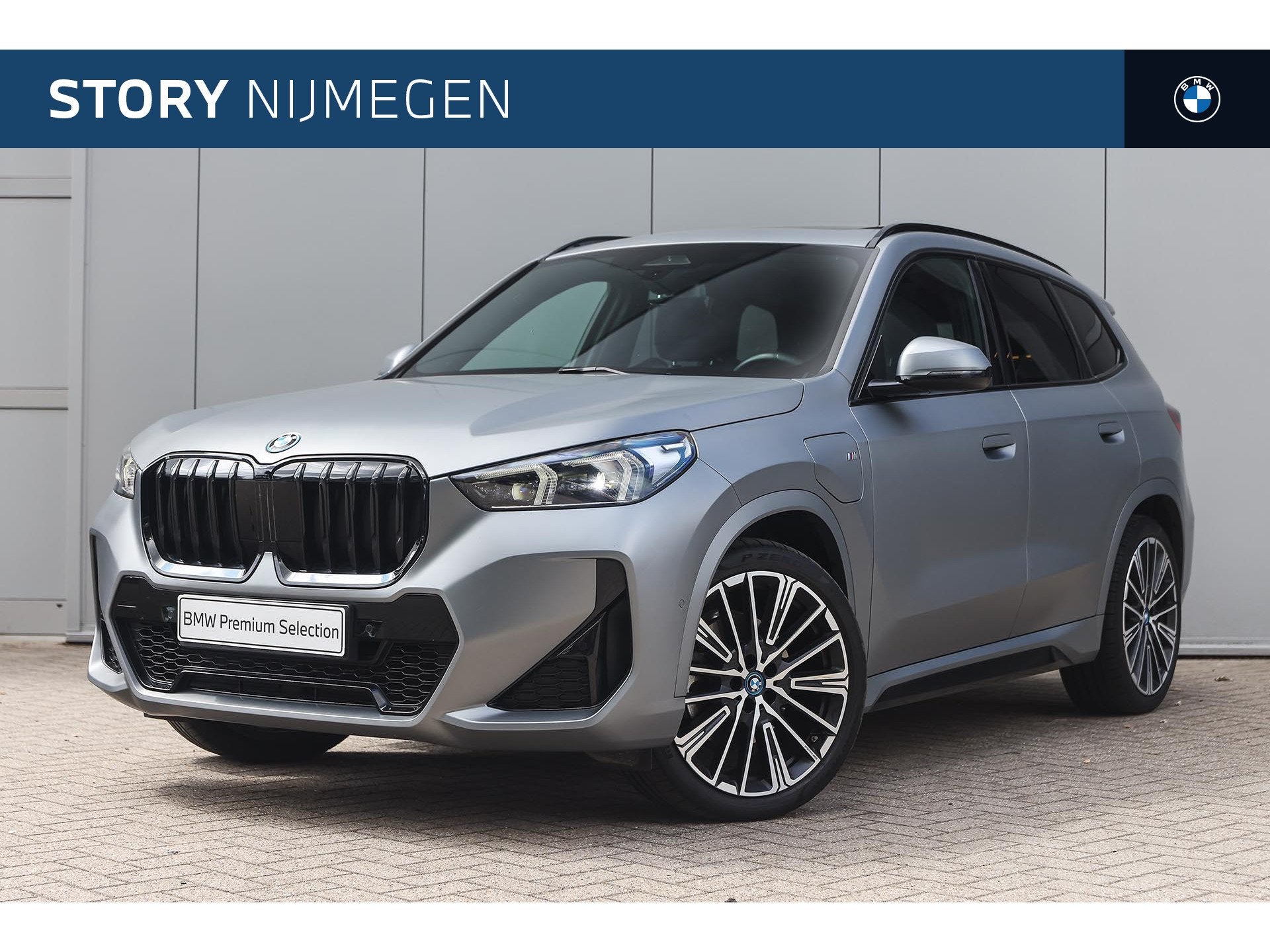 BMW X1 xDrive25e M Sport Automaat / Panoramadak / Sportstoel, Auto's, Dealer onderhouden, Gebruikt, Zwart, Met garantie (alle)