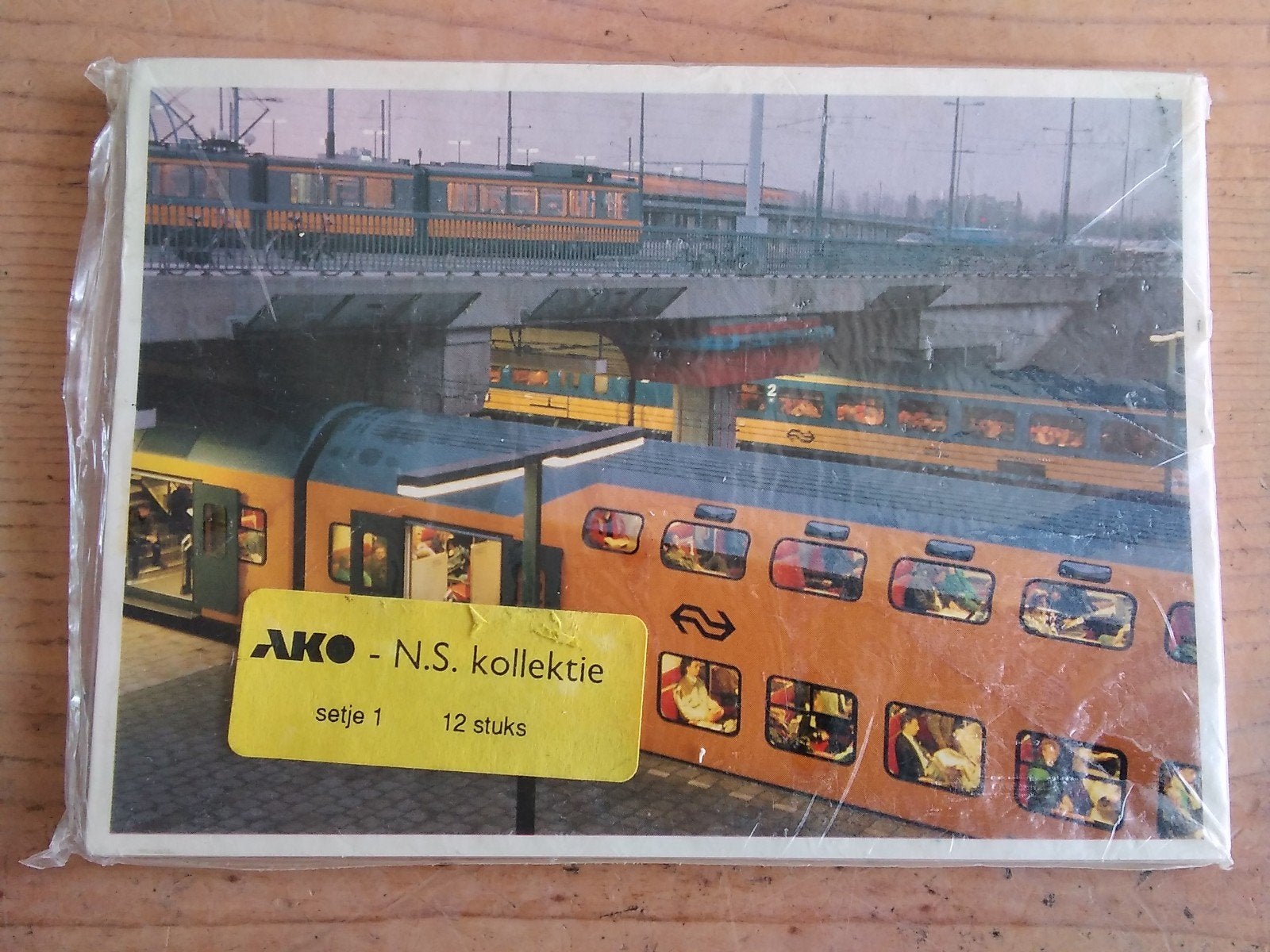 12 Ansichtkaarten "AKO NS Kollektie setje 1" 1994, Verzenden