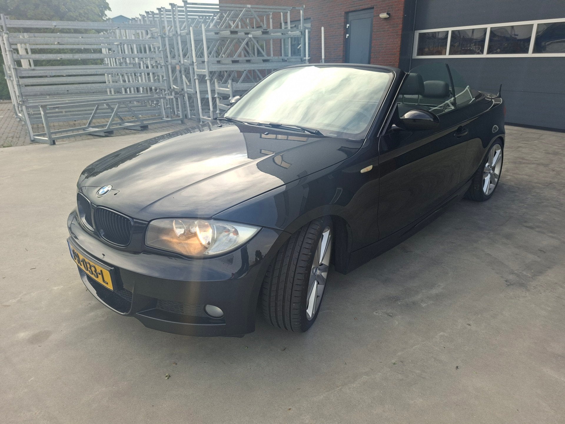 BMW 1-serie Cabrio 120d LEER / LMV, Auto's, 1-Serie, Euro 5, Achterwielaandrijving, Zwart