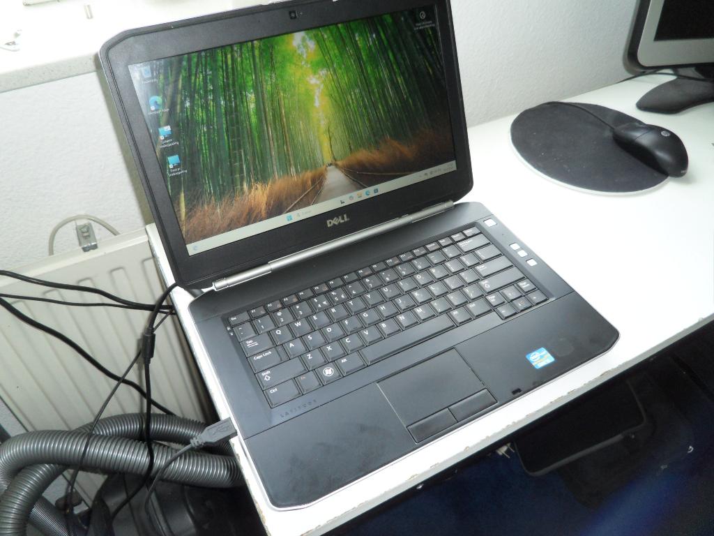LAPTOP, Computers en Software, Windows Laptops, Zo goed als nieuw, 15 inch, SSD, 2 tot 3 Ghz, 4 GB, Ophalen of Verzenden