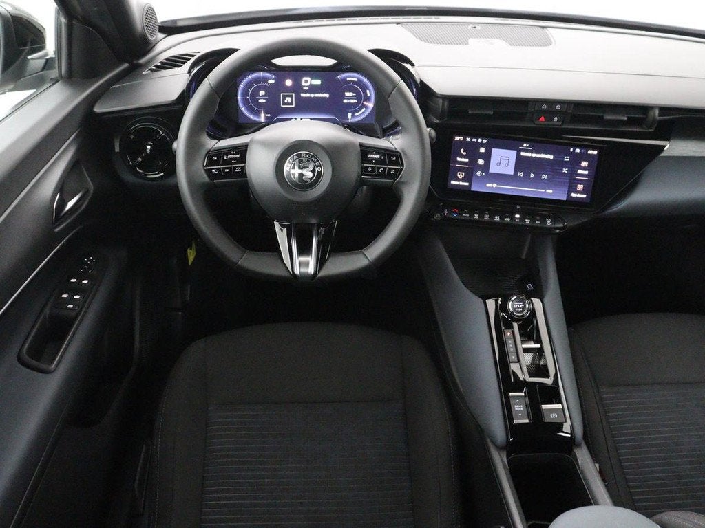 Alfa Romeo Junior Elettrica 54 kWh | SOH 97,3% | Adaptive cr, 413 km, Stof, Gebruikt, Parkeersensor