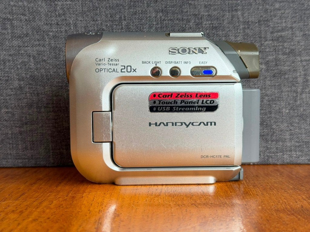 Sony DCR-HC17E MiniDV, FireWire, NightShot, Carl Zeiss Lens, Mini dv, 20x of meer, Ophalen of Verzenden, Sony