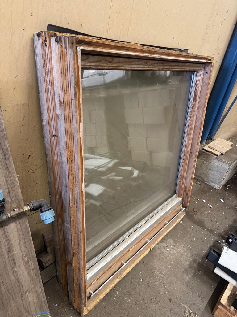 Gebruikt dakraam met houten kozijn1.00x1.00 m, Gebruikt, 80 tot 120 cm, 120 tot 160 cm, Ophalen of Verzenden