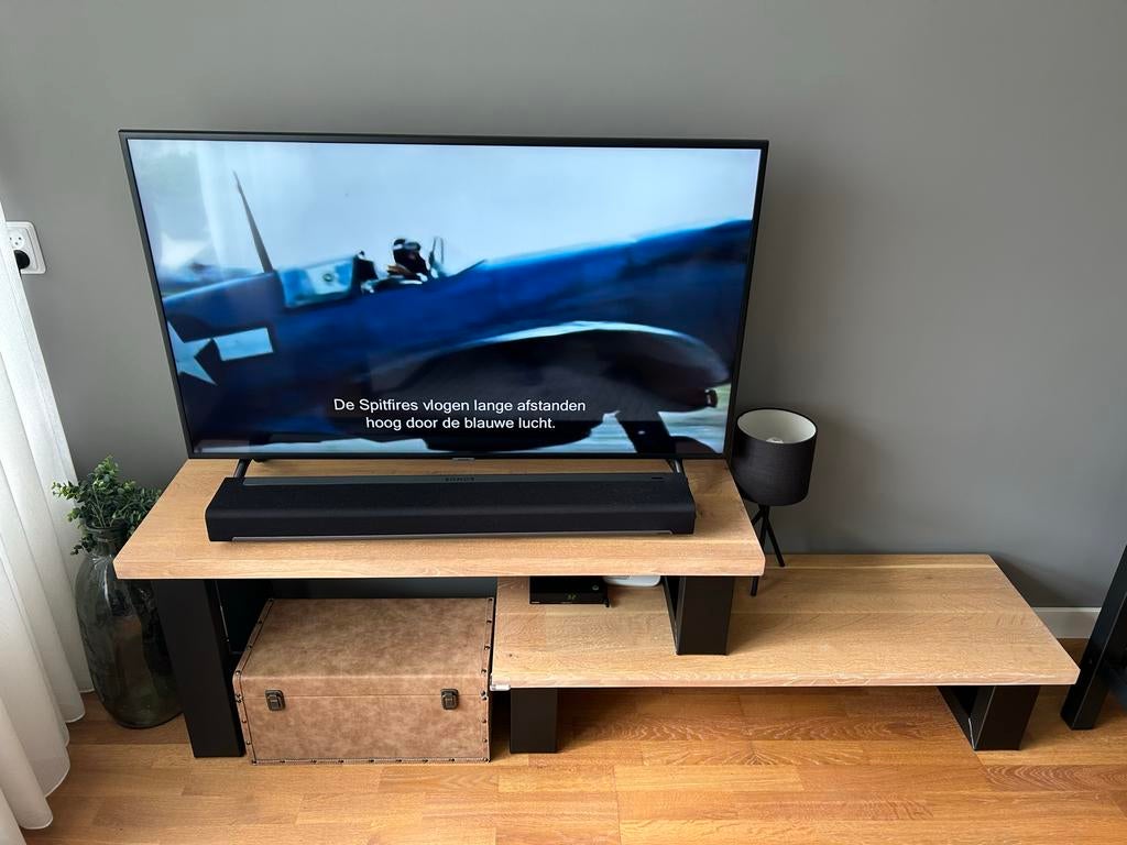 Eiken TV meubel met gepoedercoate stalen poten, Ophalen, Gebruikt, 150 tot 200 cm, Eikenhout