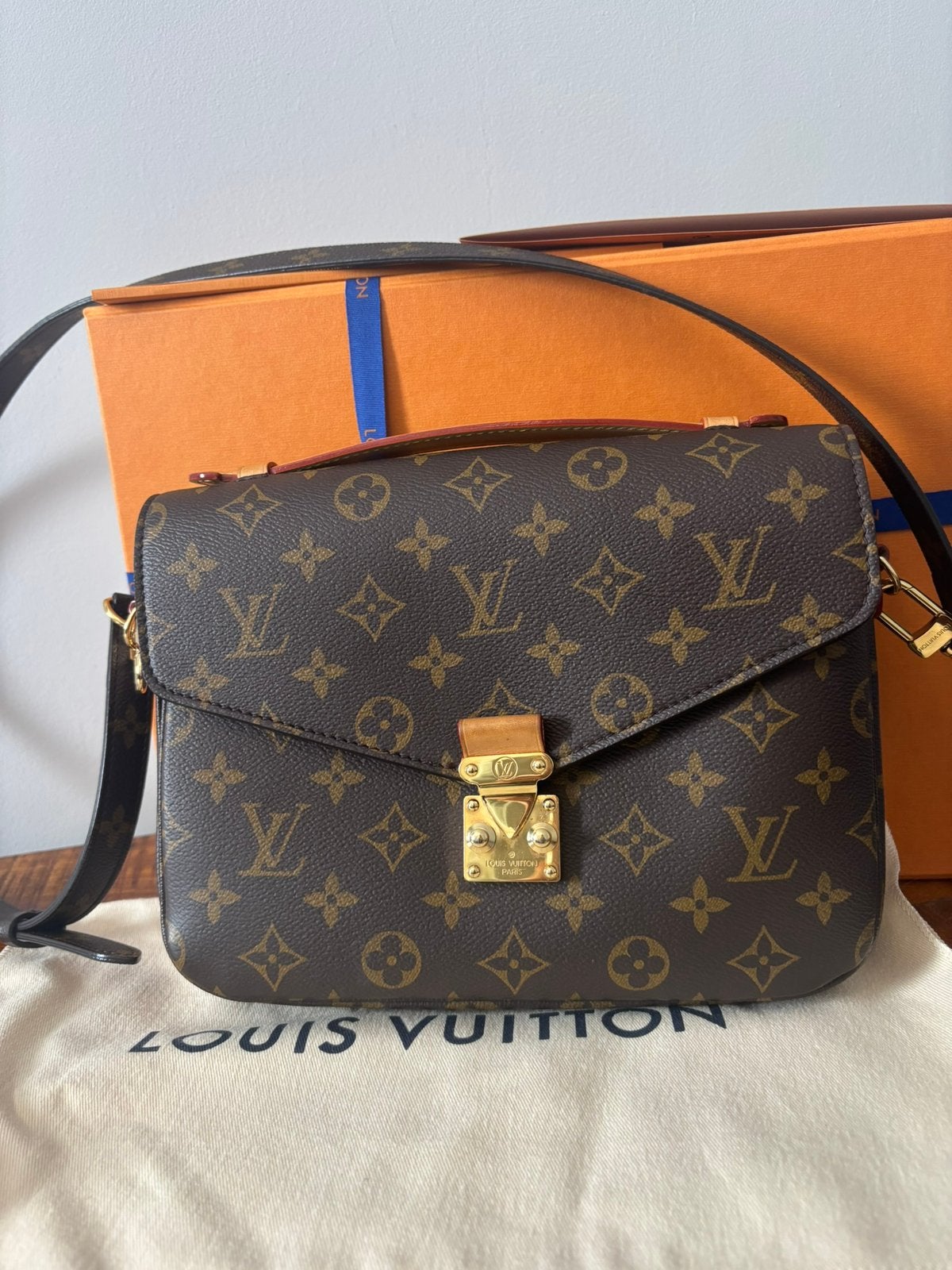 Louis Vuitton Pochette Metis in nieuwstaat, Ophalen of Verzenden, Zo goed als nieuw, Bruin, Handtas
