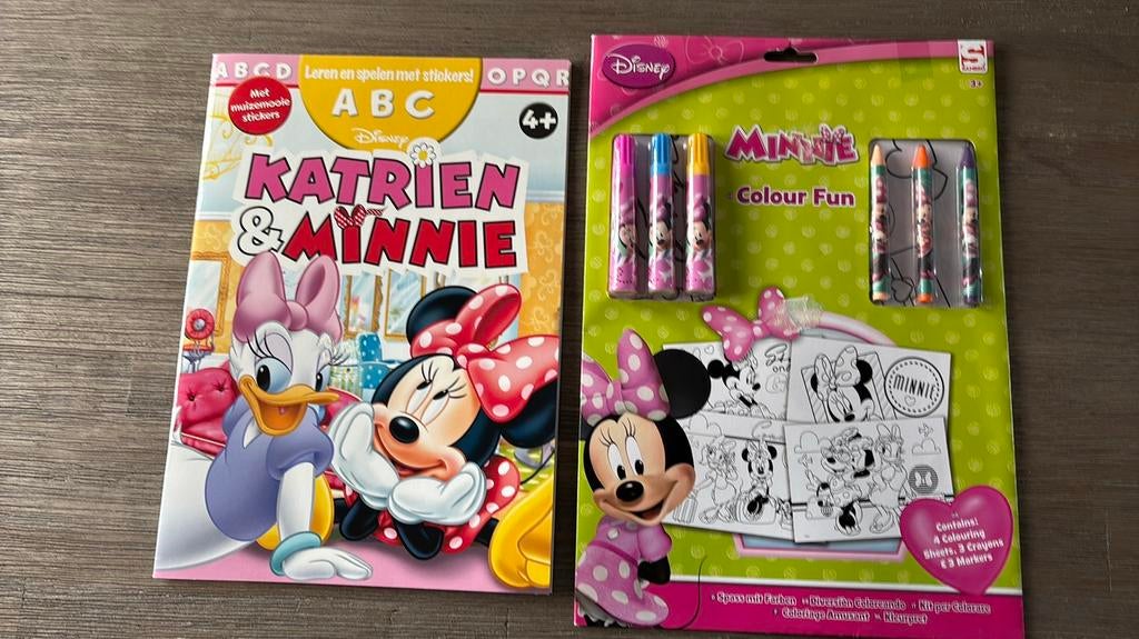 Disney Minnie Mouse kleurplaten & leren en spelen boek Nieuw, Ophalen of Verzenden, Mickey Mouse, Nieuw, Overige typen