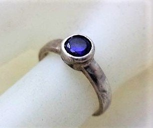 Vintage zilveren kinderring met paarse zirkonia, Sieraden, Tassen en Uiterlijk, Kindersieraden, Ophalen, Zo goed als nieuw, Zilver