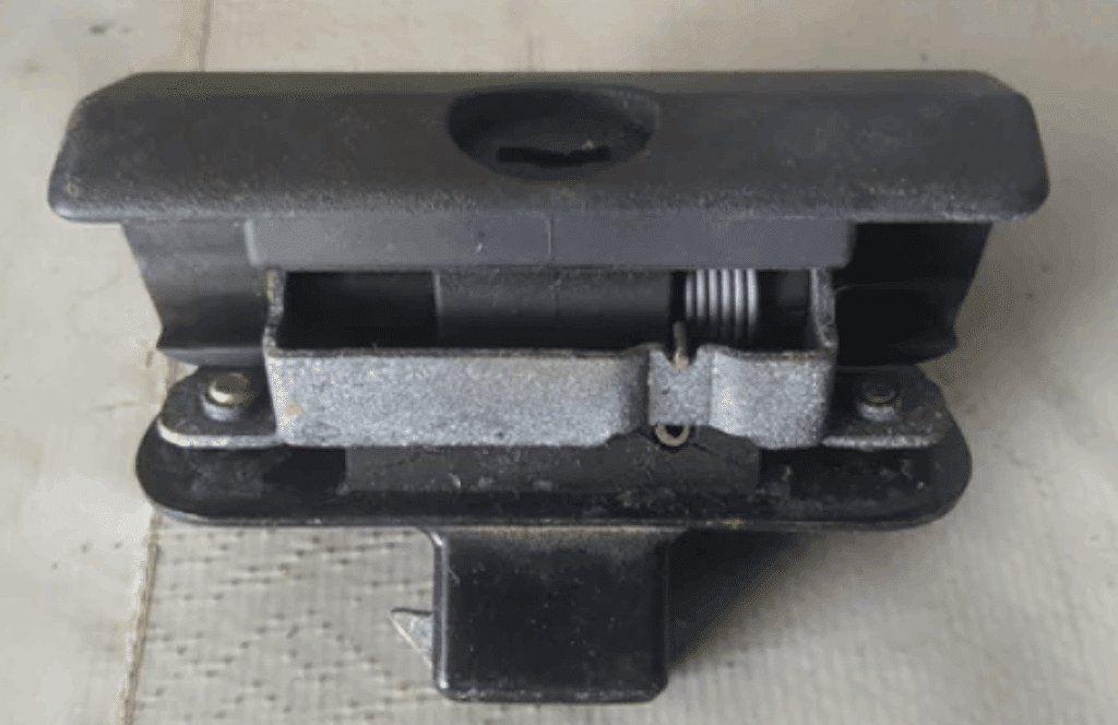 Daschboard kastje slot mechaniek greep BMW 3 serie E30  5116, Gebruikt, -, -, Ophalen of Verzenden