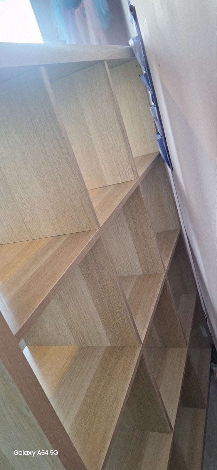 Ruime Boekenkast met 12 Vakken - Licht Hout, Ophalen, Zo goed als nieuw, 25 tot 50 cm