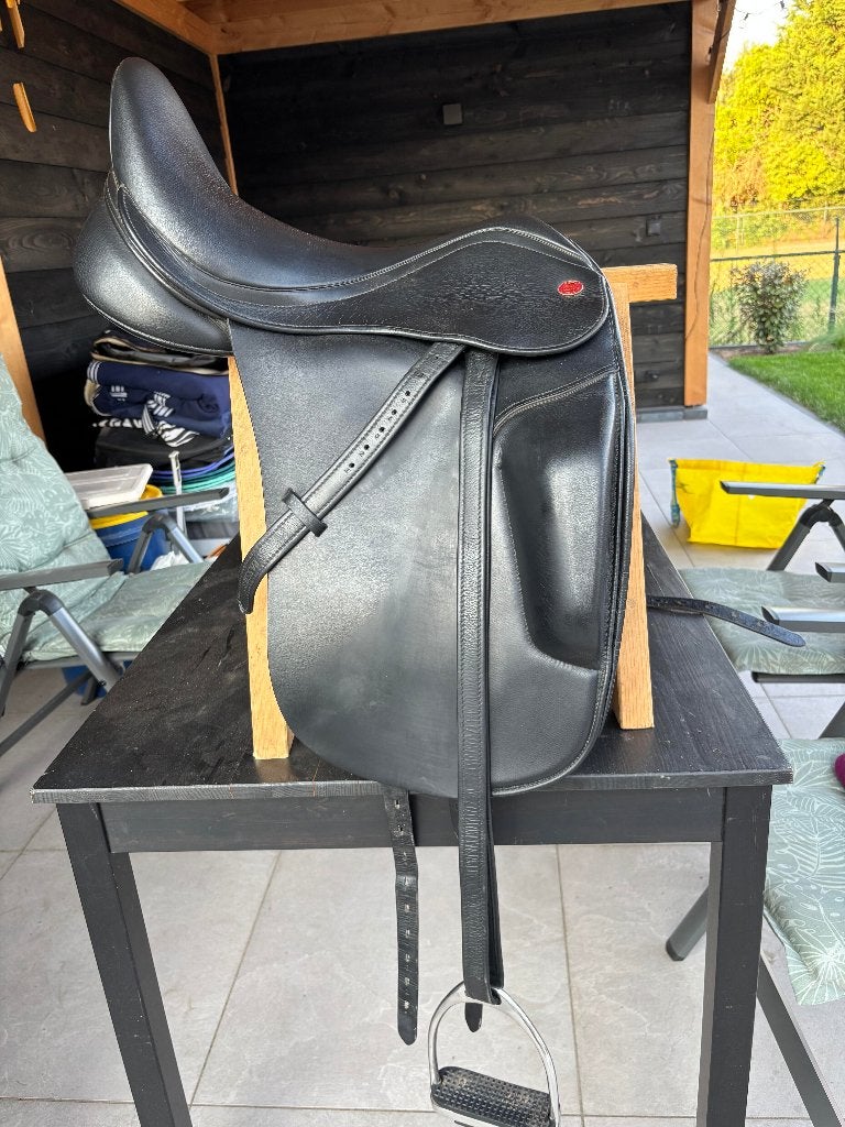 Kent en Masters Dressuurzadel S-line - HDS - 17,5 inch, L (17.5 inch), Dressuur, Overige merken, Diepe zit