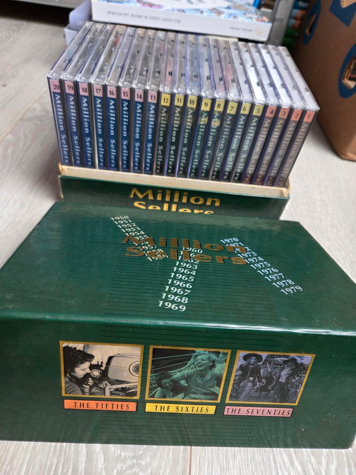 20 cd boxset - The Million Selers  Fifties Sixties Seventies, Ophalen of Verzenden, Zo goed als nieuw, Pop, Boxset