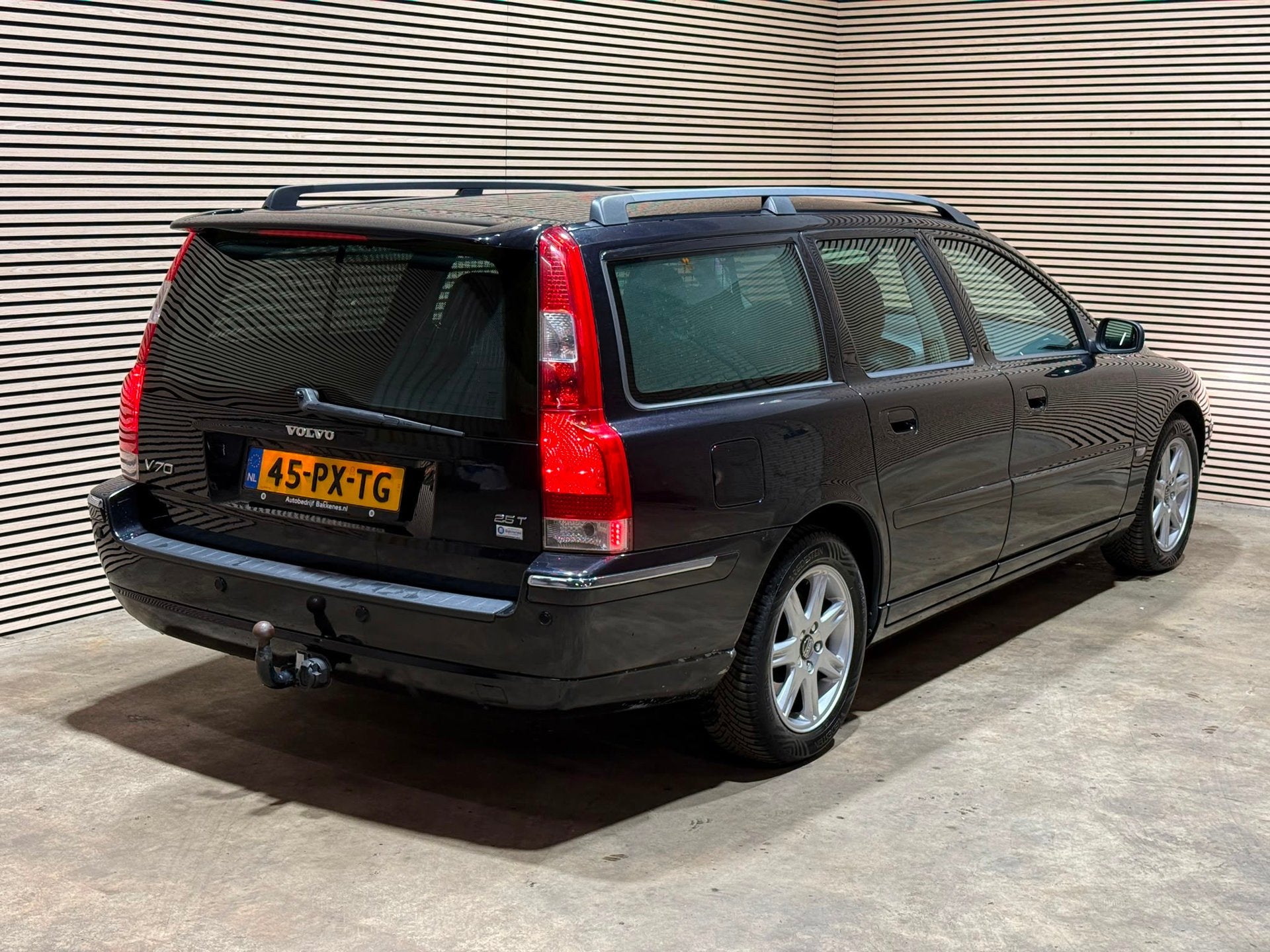 Volvo V70 2.5T Summum | Leder | Automaat | Trekhaak | Vol on, 1525 kg, Zwart, Euro 4, Onderhoudsboekje