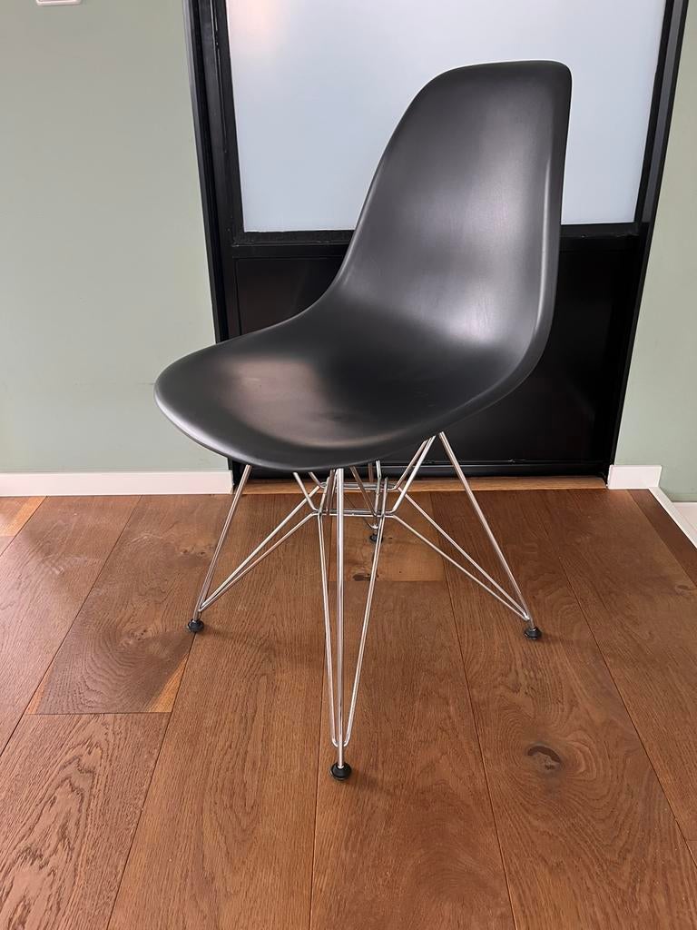 Eetkamerstoel DSR Vitra, Ophalen, Zo goed als nieuw, Zwart, Eén