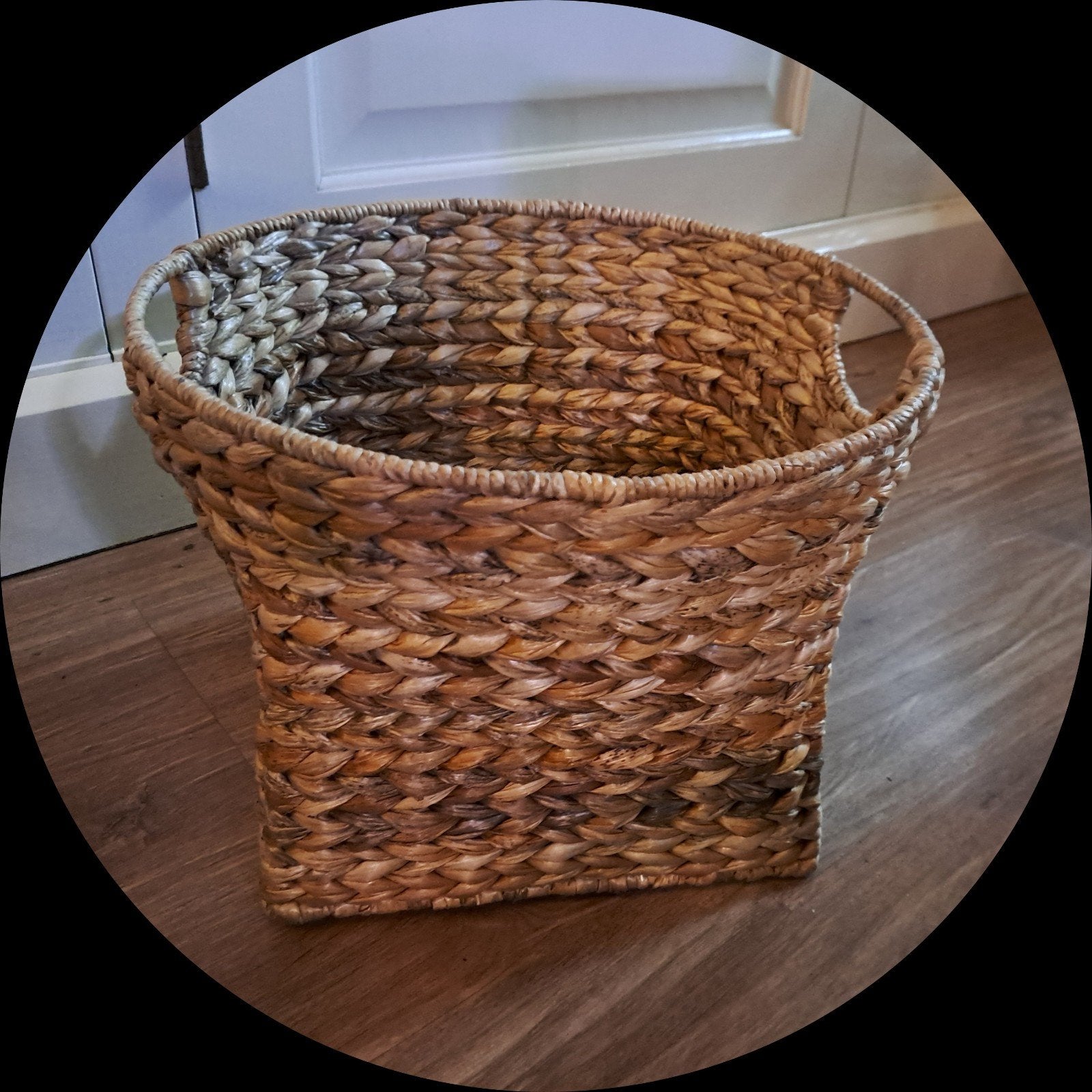 Vintage decoratieve rieten mand met handvatten, Mand, Ophalen of Verzenden, Zo goed als nieuw, Riet