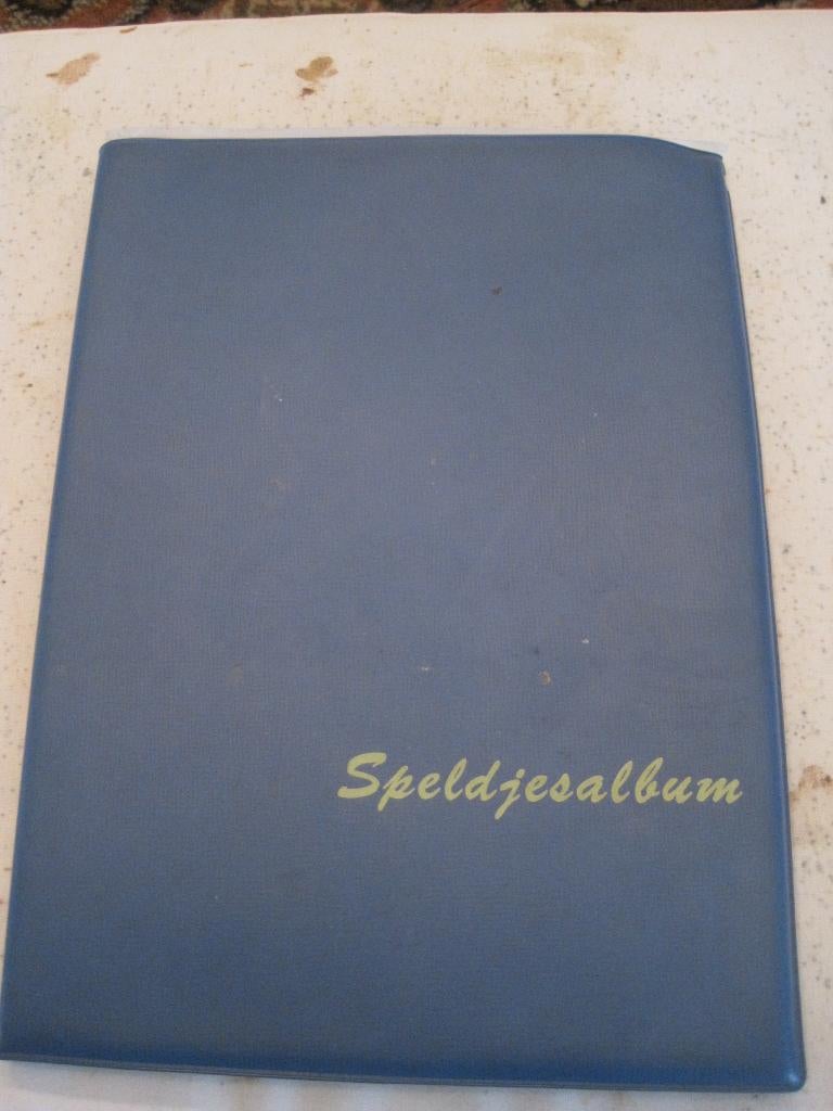 album speldjes, Verzamelen, Speldjes, Pins en Buttons, Ophalen of Verzenden, Gebruikt, Overige onderwerpen
