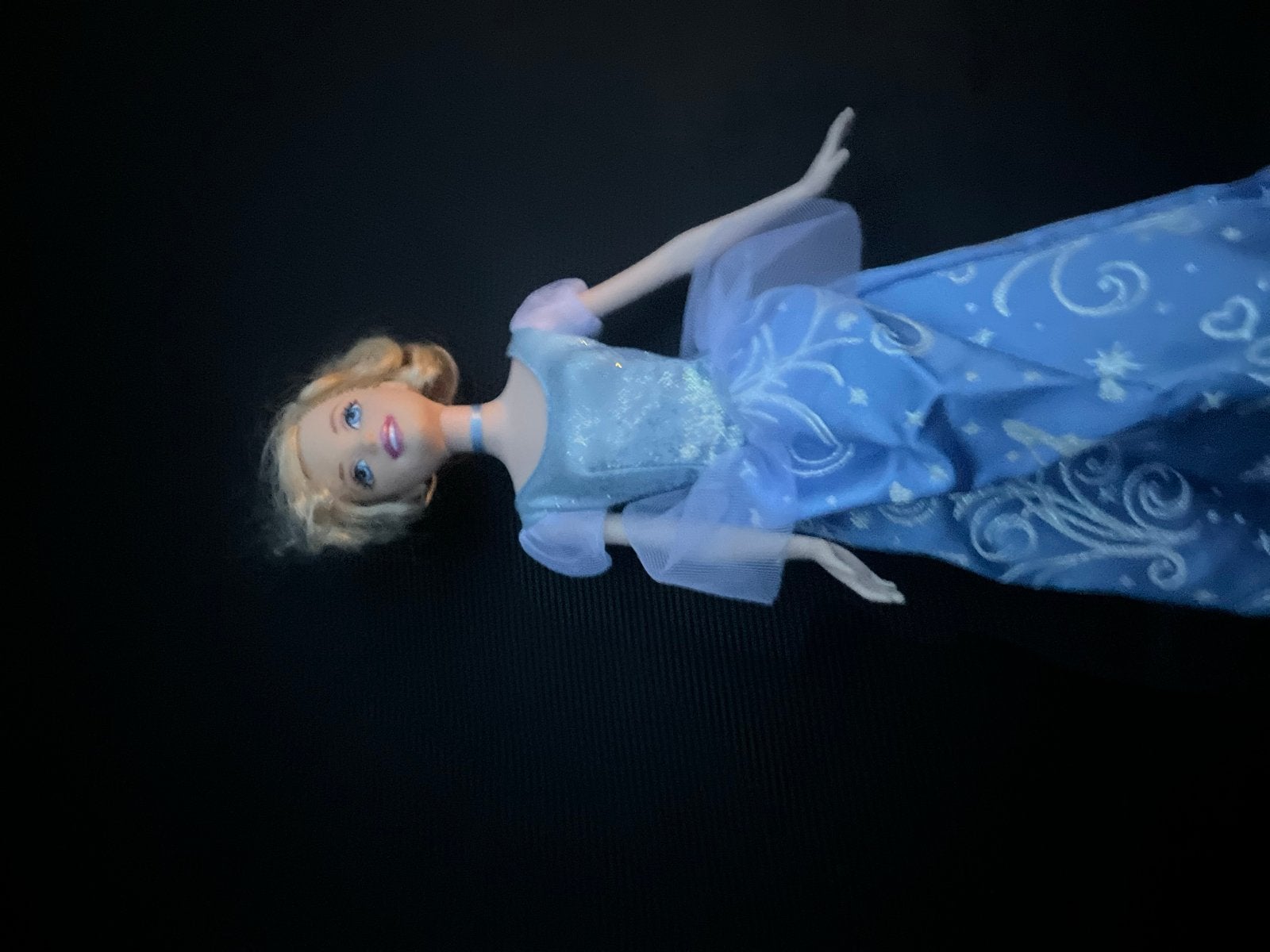 Barbie pop Assepoester in blauwe jurk, Ophalen of Verzenden, Zo goed als nieuw, Barbie