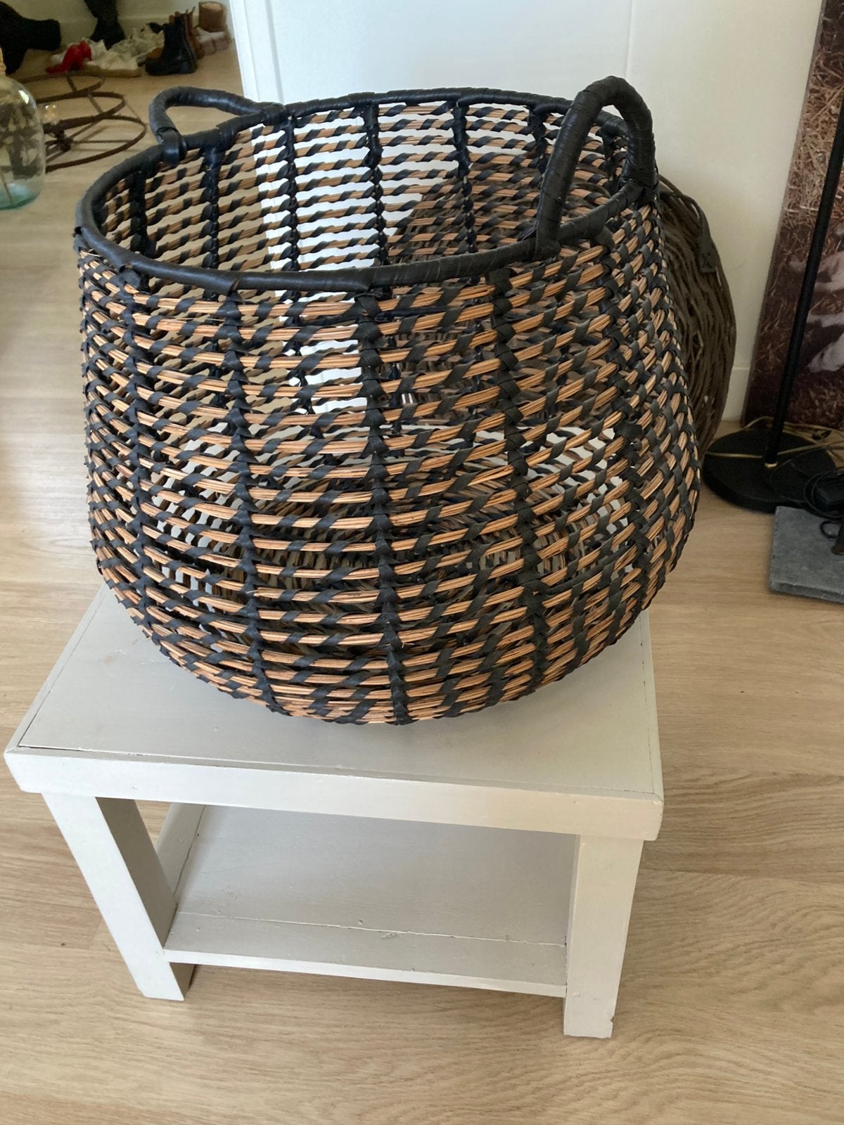 Decoratieve mand, Huis en Inrichting, Ophalen, Zo goed als nieuw, Rond, Riet