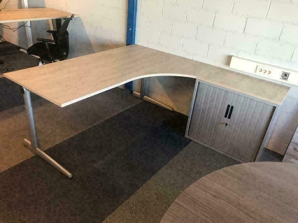 26 x Wingbureau Ahrend 500 incl. roldeurkastje, Ophalen, In hoogte verstelbaar, Gebruikt