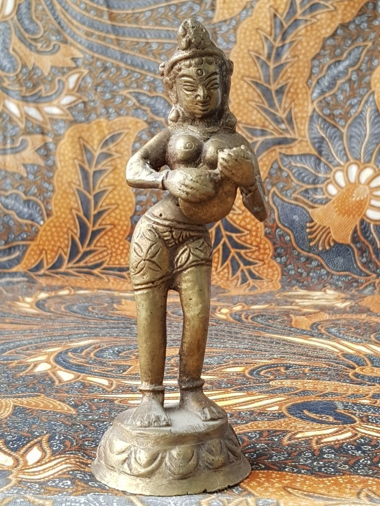 Mooi oud antiek brons beeldje uit India van een Devi 14 cm., Antiek en Kunst, India, Handgemaakt, Ophalen of Verzenden, 14 cm