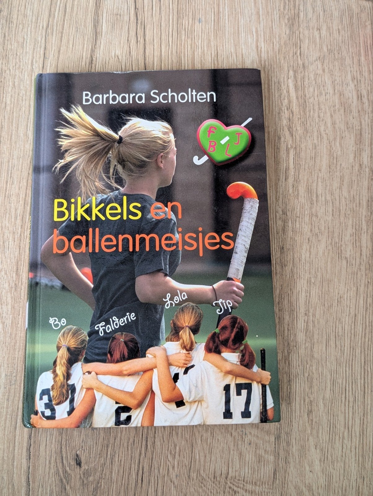 Barbara Scholten - Bikkels en ballenmeisjes, Ophalen of Verzenden, Zo goed als nieuw, Barbara Scholten