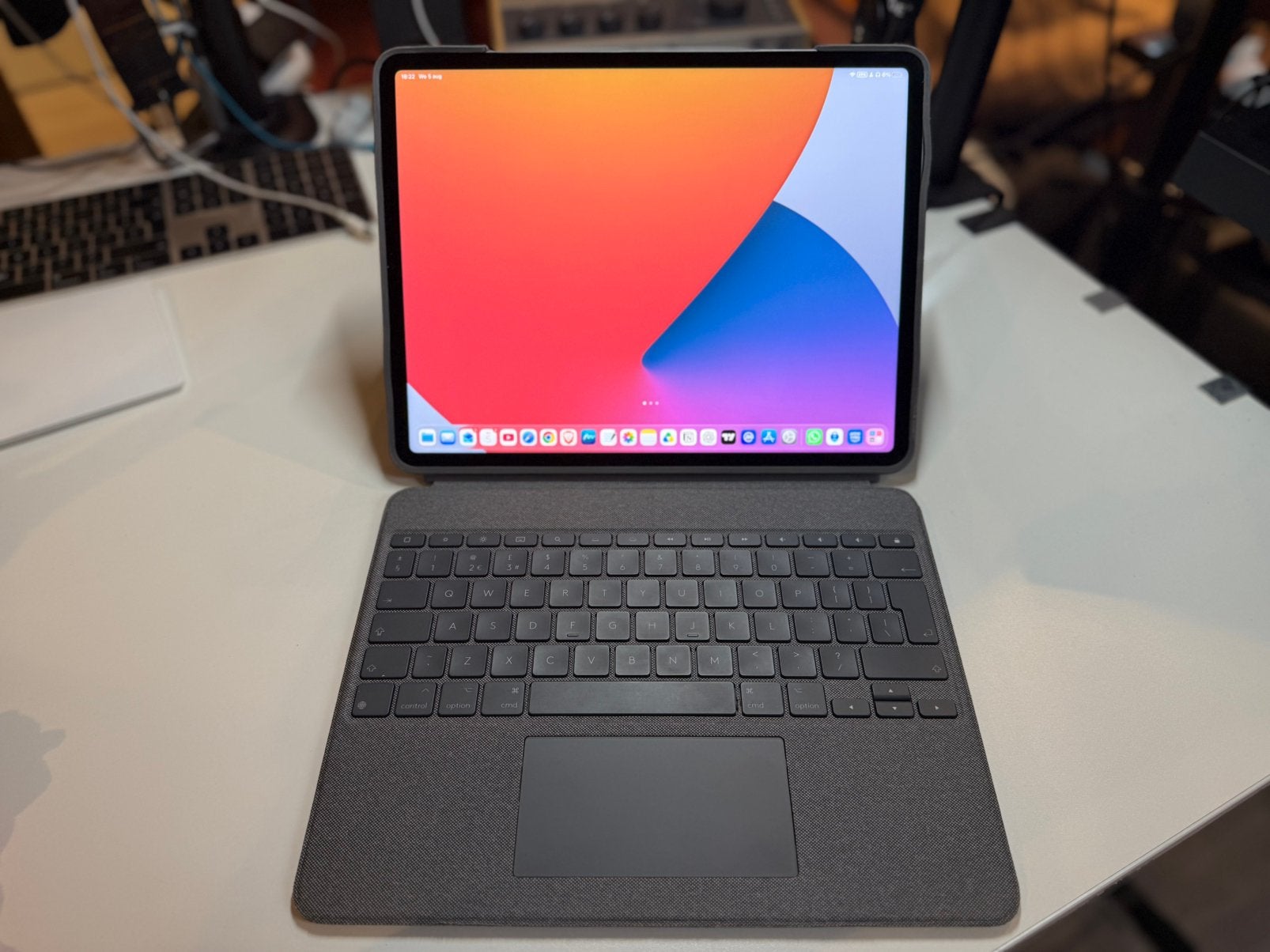 Apple iPad Pro 12,9” M2 (2022) 512GB + Logitech Combo Touch, Apple iPad, Refurbished, 12 inch, Ophalen of Verzenden