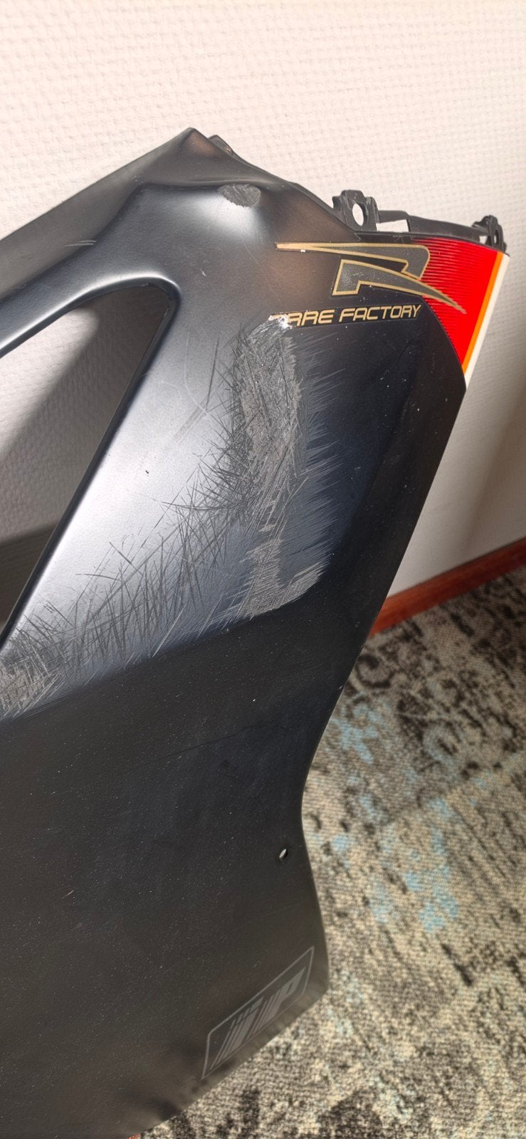 Aprilia RSV1000 rechter zijkuip met schade, Ophalen