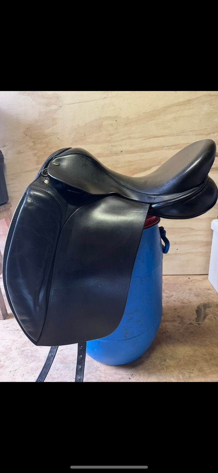 Dressuurzadel 17,5 inch, Dieren en Toebehoren, Paardrijkleding, Dressuur, Ophalen of Verzenden, Zo goed als nieuw, Zwart