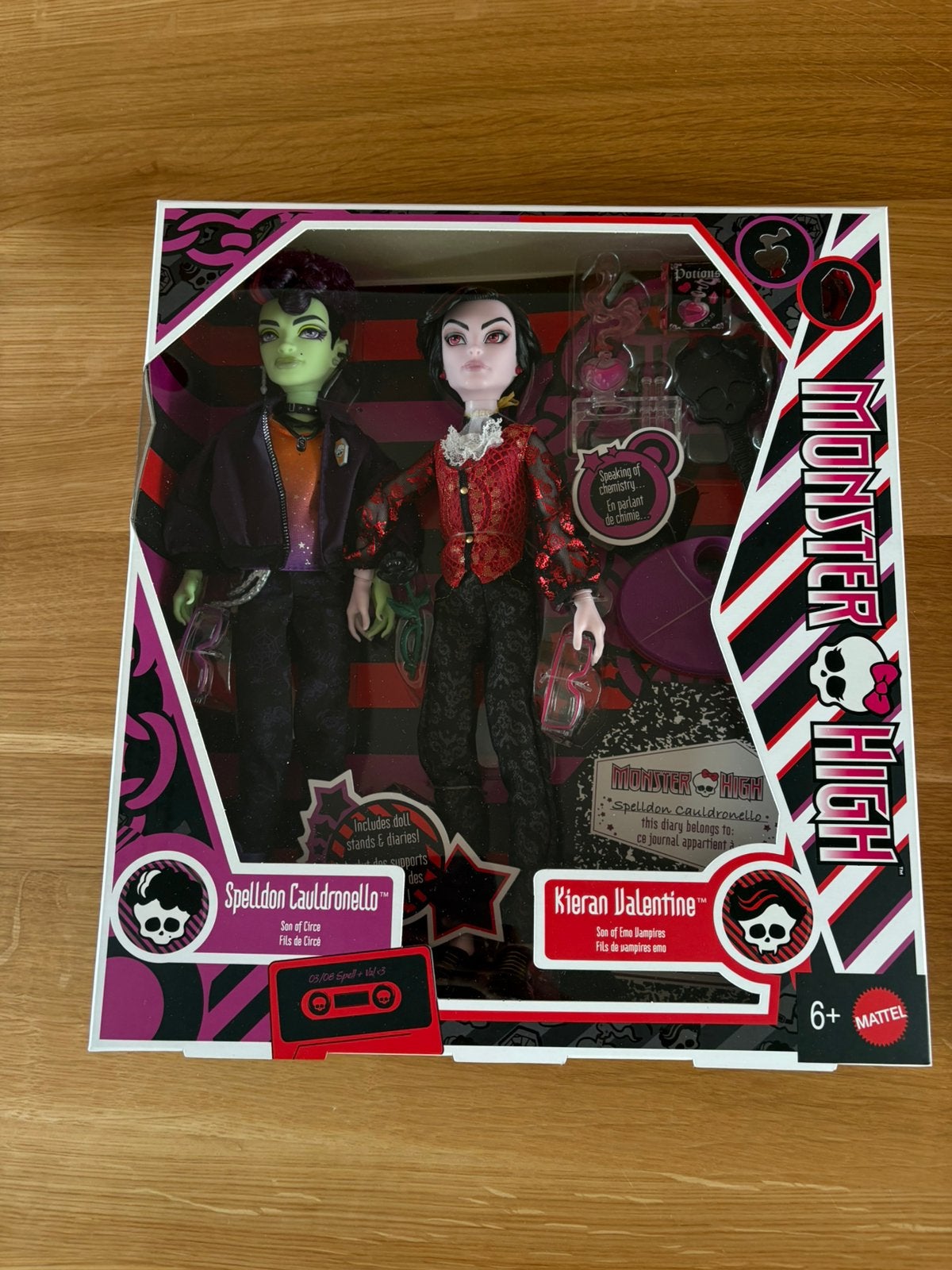 Monster high spelldon en valentine, Verzamelen, Poppen, Ophalen of Verzenden, Nieuw, Pop