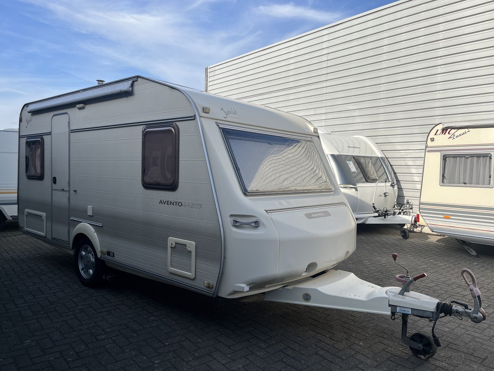 Avento 455 TF Jubile met mover (bj 2004), Avento, Bedrijf, 4 tot 5 meter, Reservewiel