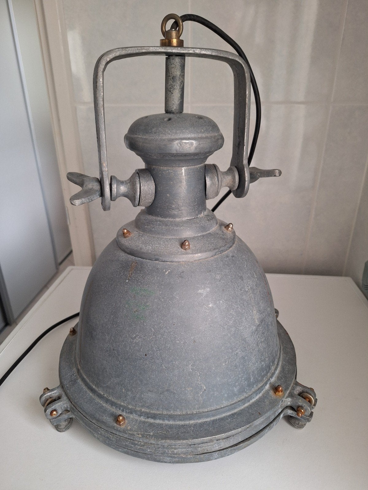 Maritieme hanglamp, Ophalen