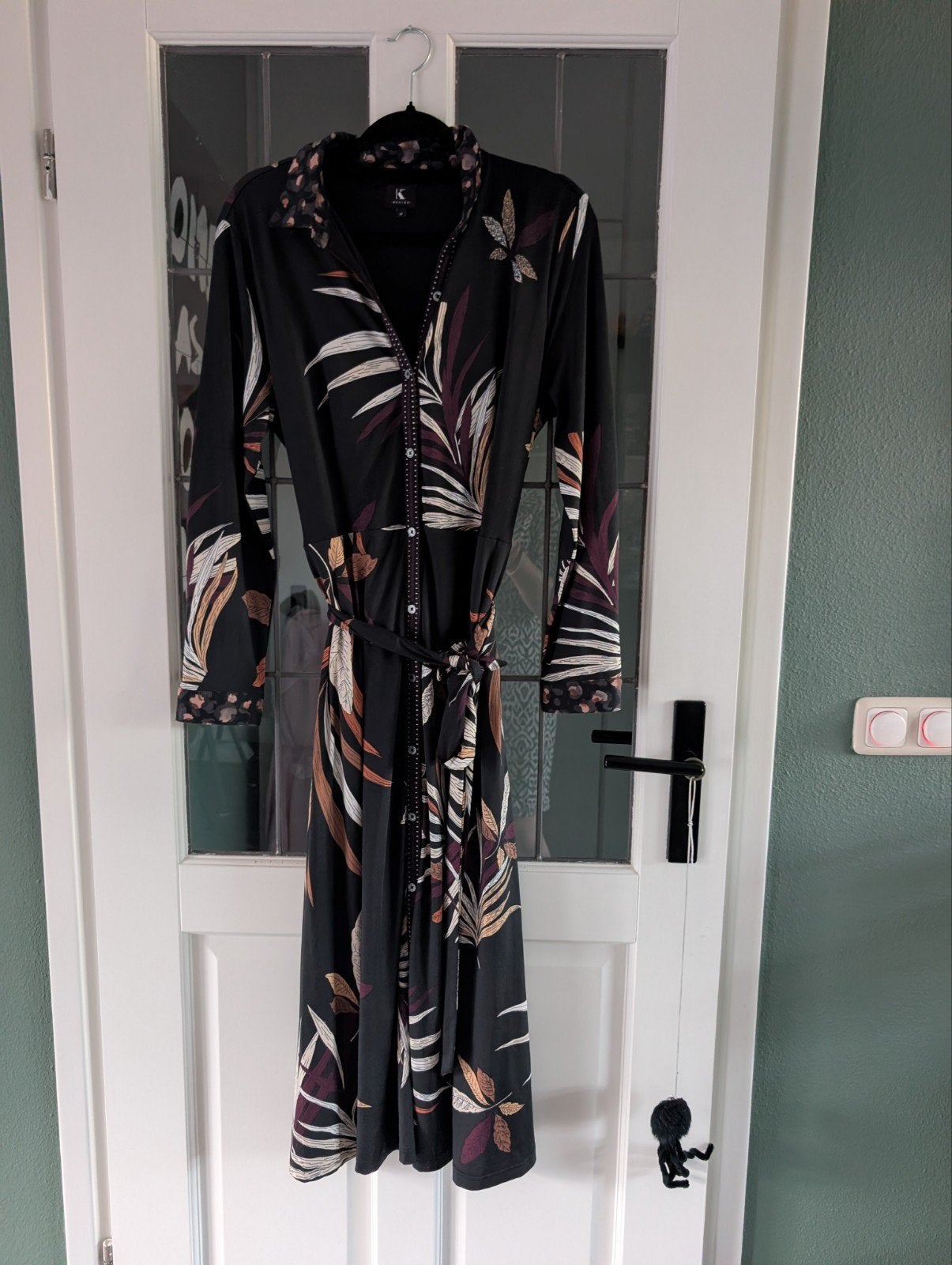 K Design Jurk met Bladprint en Dierenprint Details, Kleding | Dames, Maat 38/40 (M), K-design, Zwart, Ophalen of Verzenden