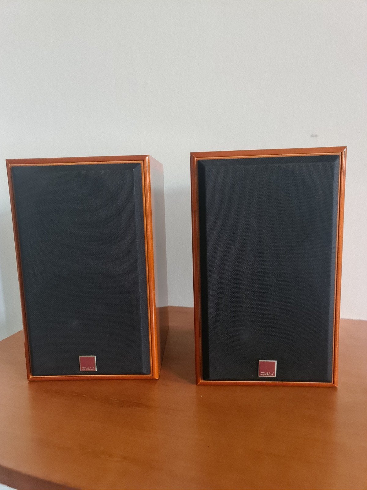 Dali Manuet, Audio, Tv en Foto, Luidsprekers, Zo goed als nieuw, 120 watt of meer, Front, Rear of Stereo speakers, Ophalen