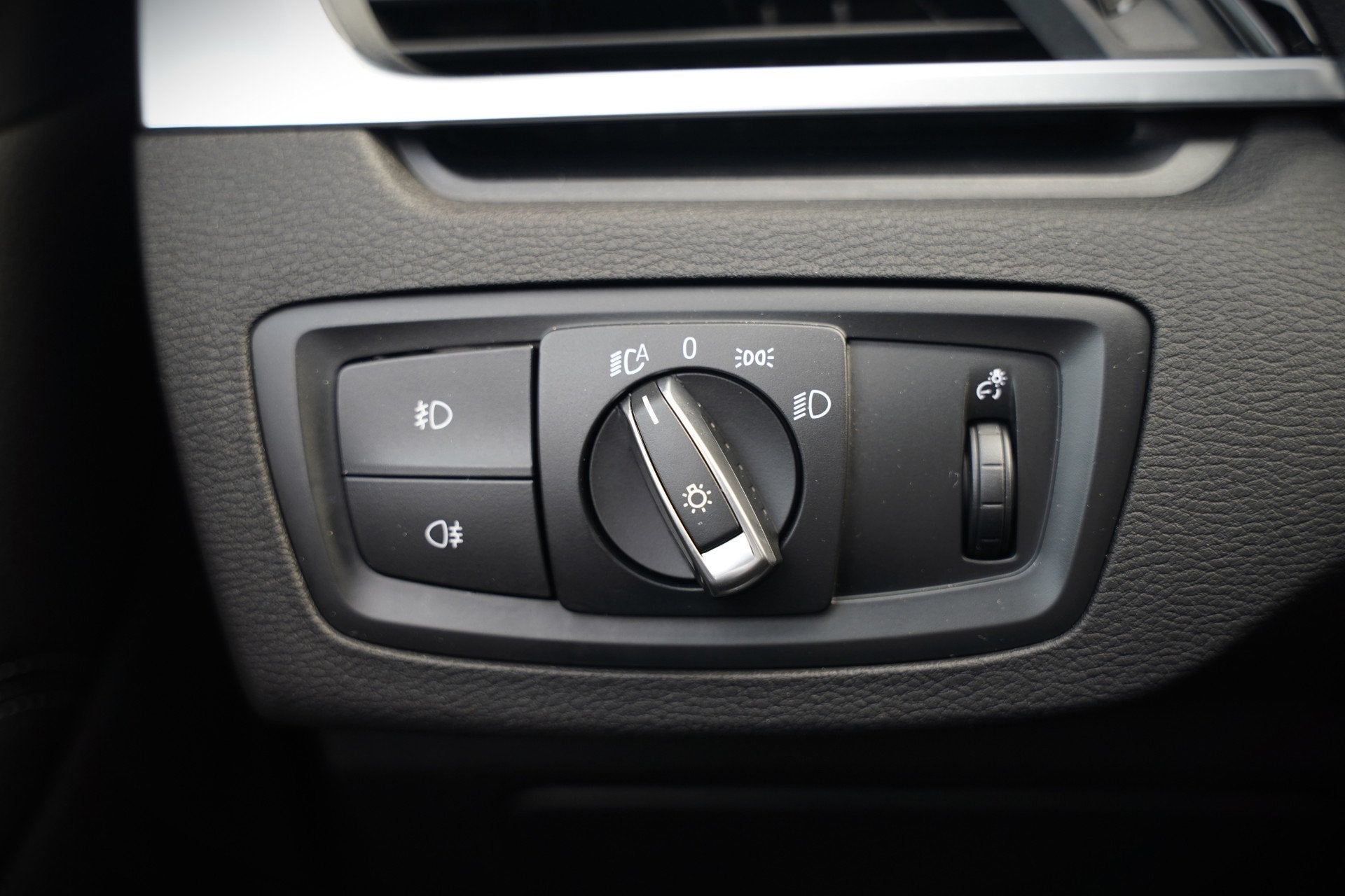 Foto 29 van BMW X1 xDrive20i High Executive | Panoramadak | Head-Up Disp