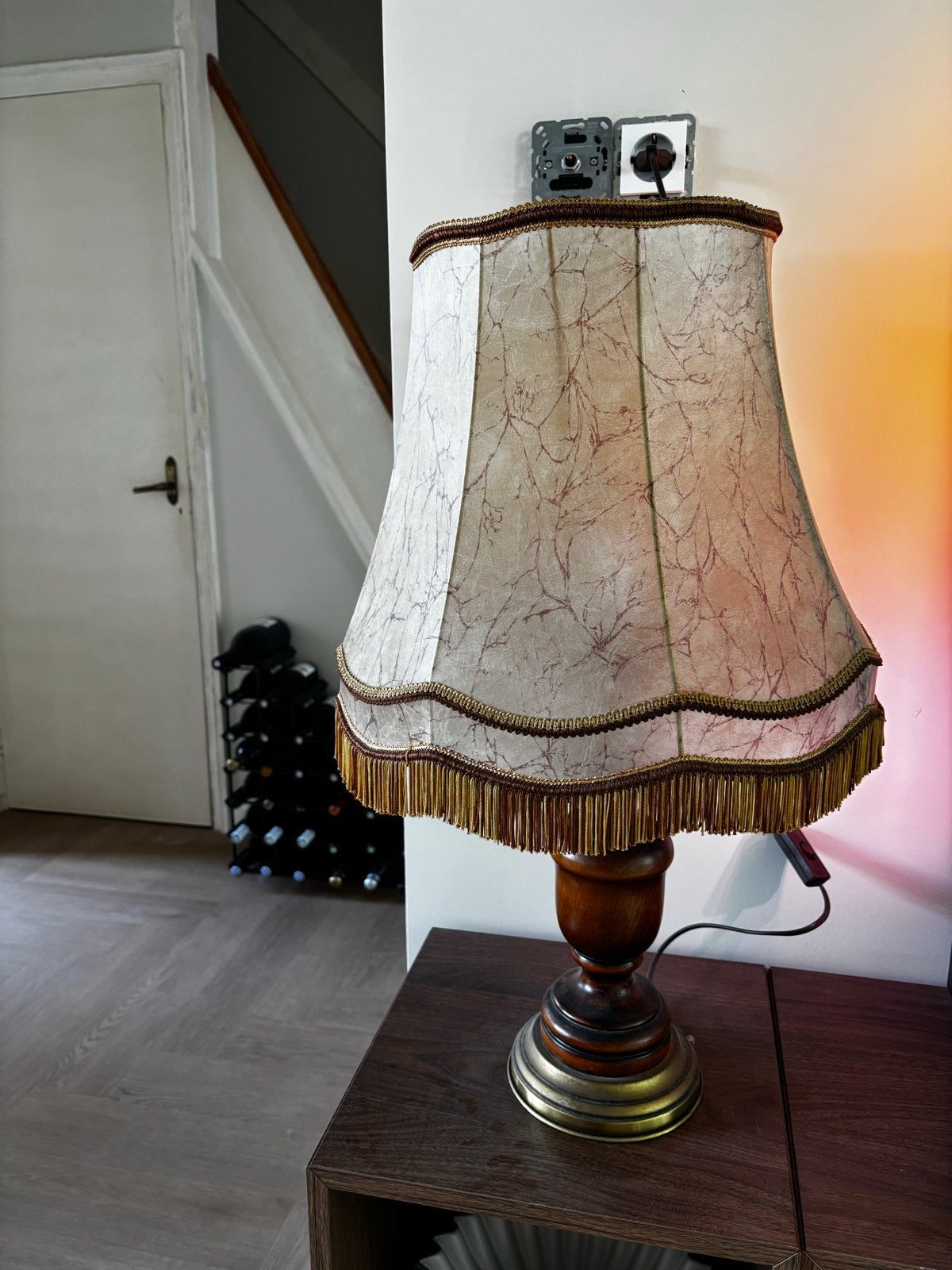 Vintage Schemerlamp met Houten Voet en Kap, Huis en Inrichting, Gebruikt, Overige merken, Vintage, E27 (groot)