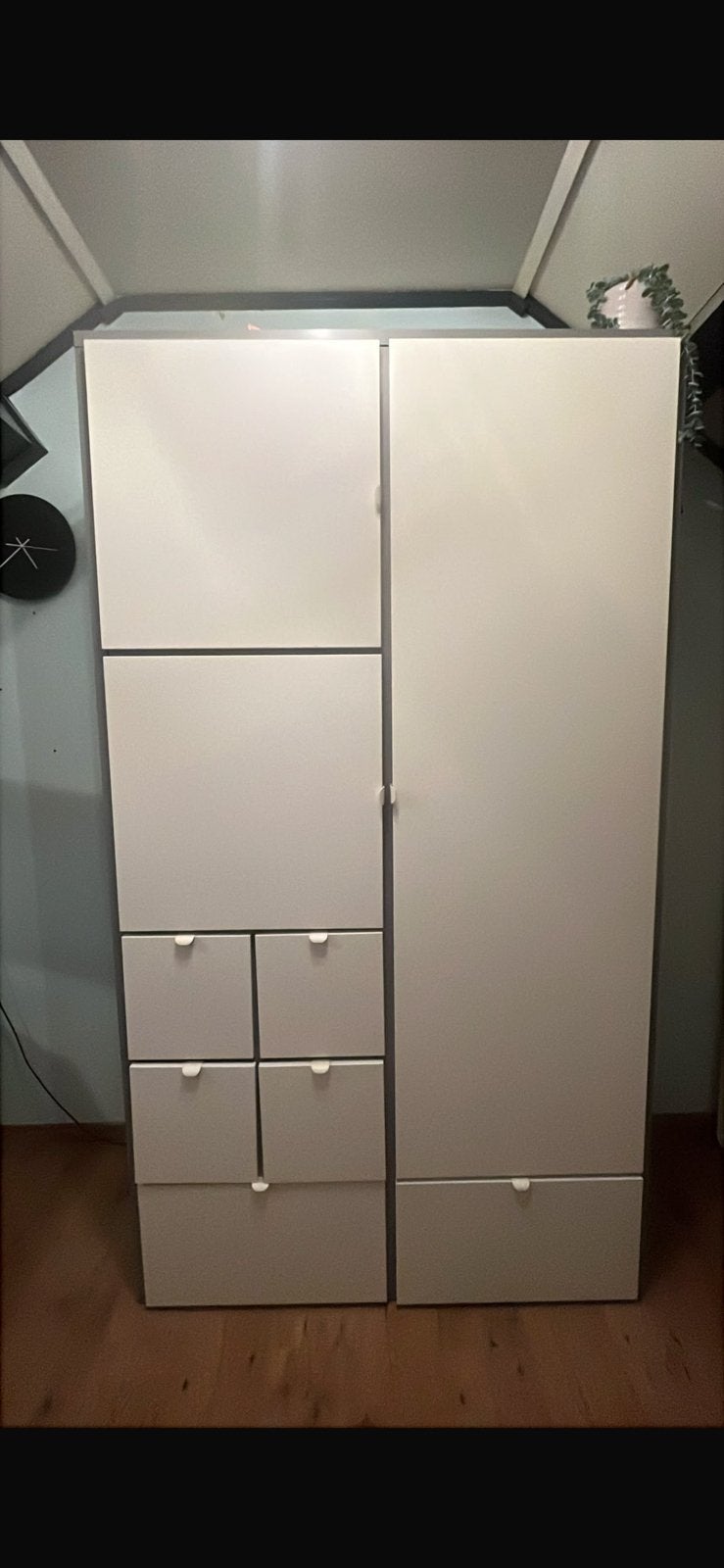 Kledingkast ikea grijs/wit, Ophalen, Zo goed als nieuw