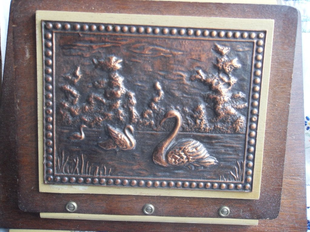 oude brievenhouder/ krantenhouder/ rekje met sierplaat, Ophalen of Verzenden