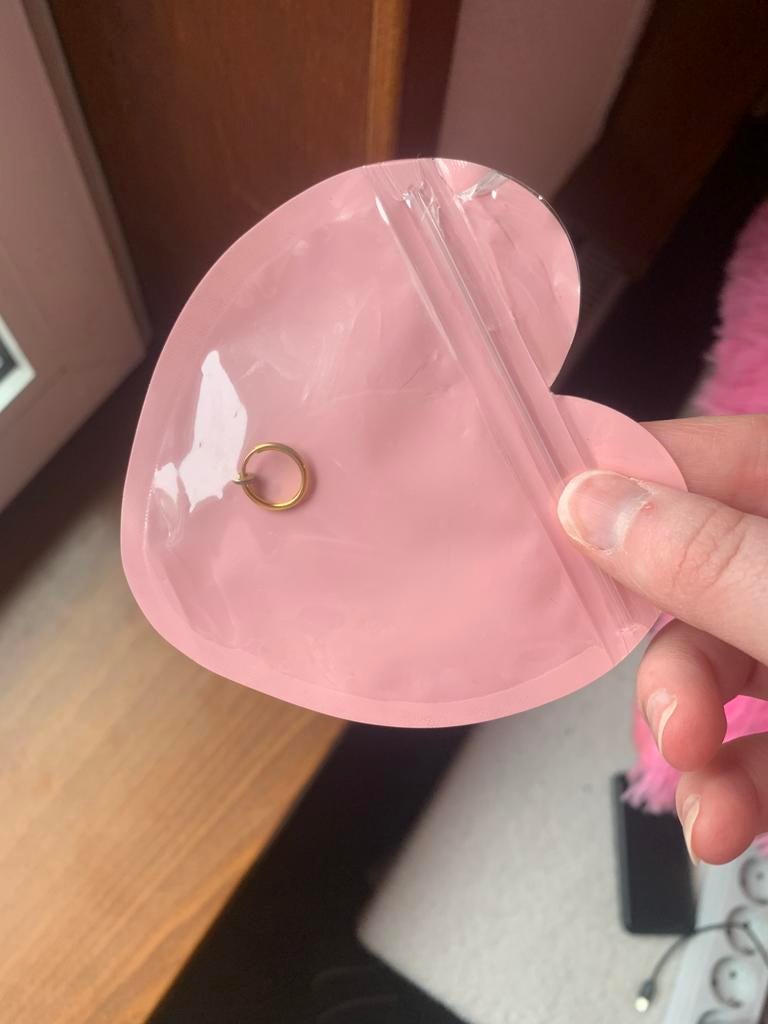 Goudkleurige neus neppiercing (neusring zonder gaatje), Ophalen of Verzenden, Gebruikt, Goud, Neuspiercing